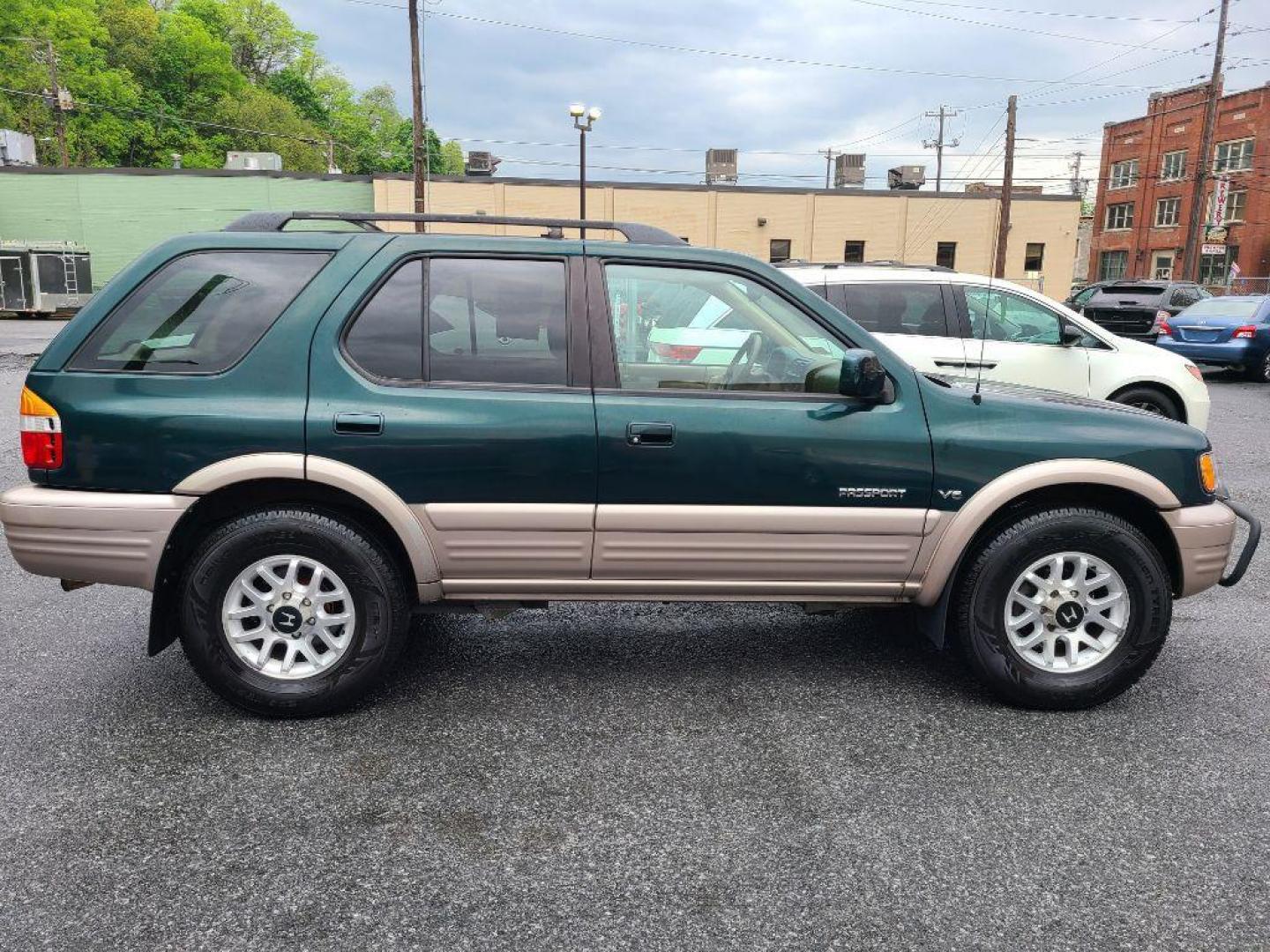 2001 GREEN HONDA PASSPORT EX (4S6DM58W914) with an 3.2L engine, Automatic transmission, located at 117 North Cameron Street, Harrisburg, PA, 17101, (717) 963-8962, 40.267021, -76.875351 - Photo#5