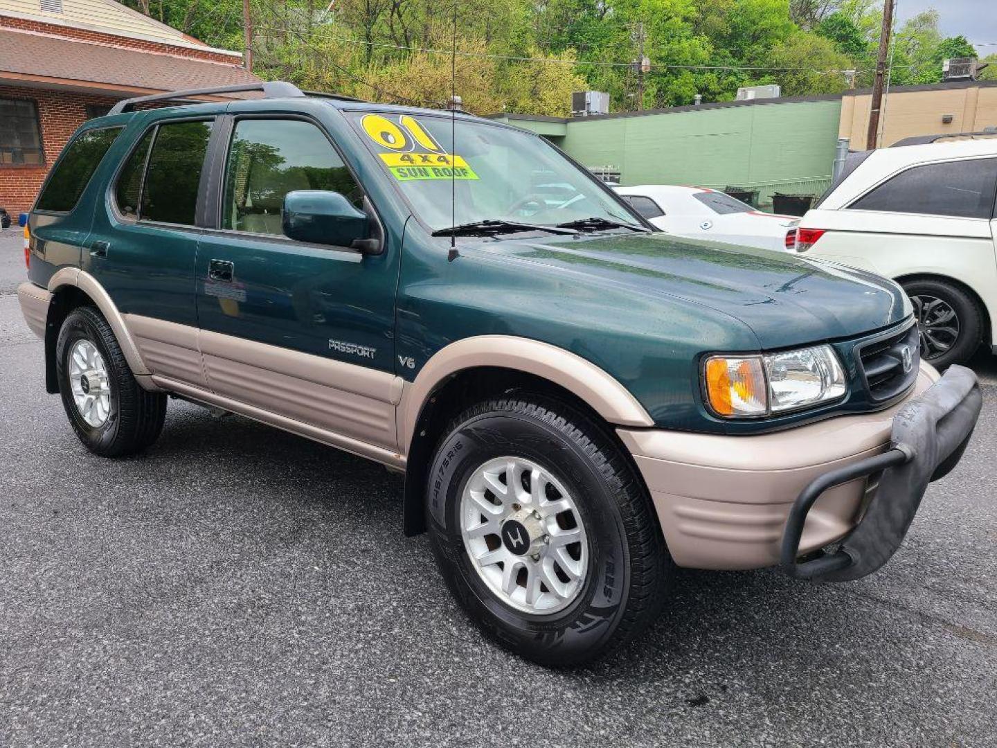 2001 GREEN HONDA PASSPORT EX (4S6DM58W914) with an 3.2L engine, Automatic transmission, located at 117 North Cameron Street, Harrisburg, PA, 17101, (717) 963-8962, 40.267021, -76.875351 - Photo#6