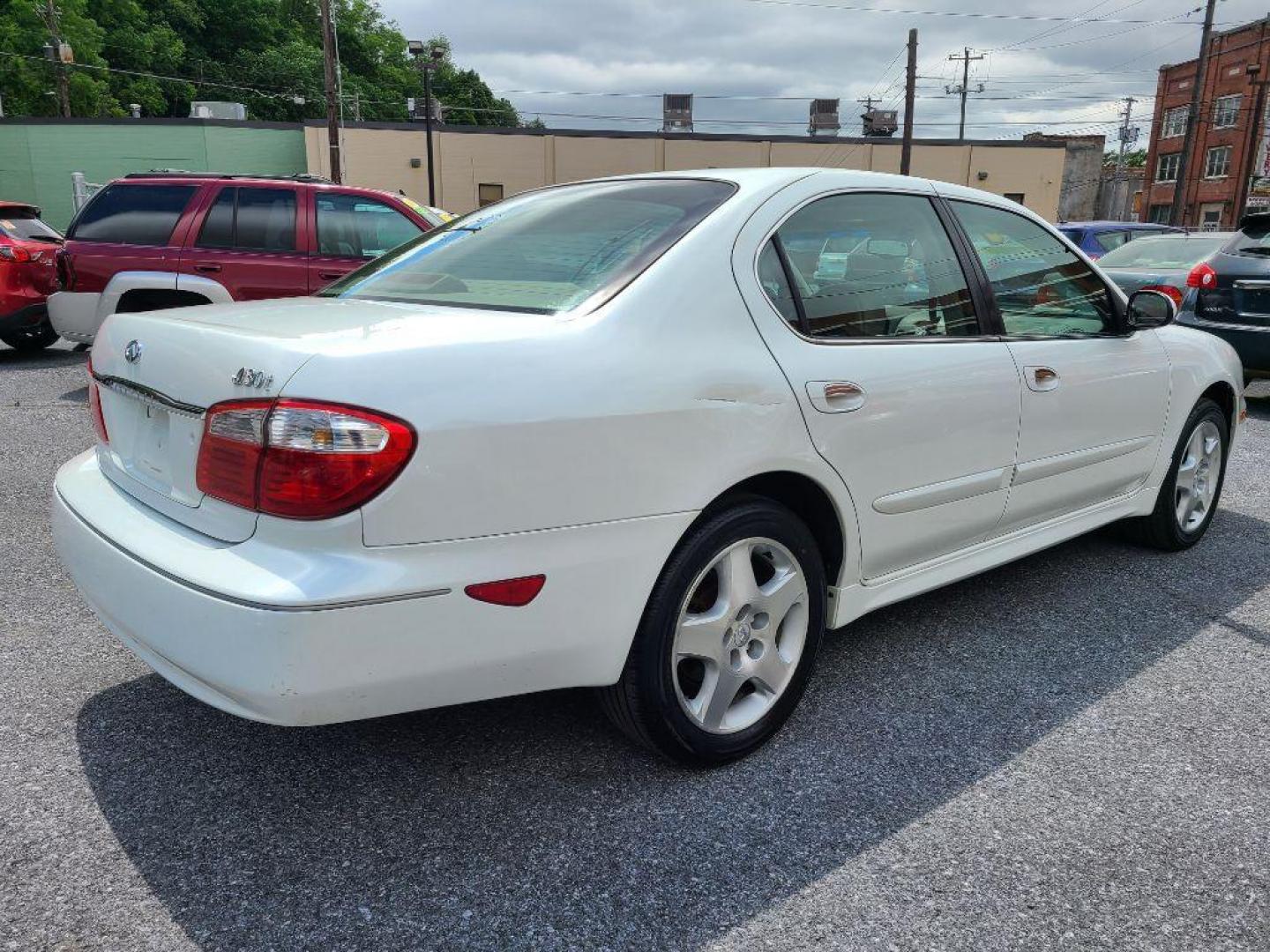 2001 WHITE INFINITI I30 SEDAN (JNKCA31AX1T) with an 3.0L engine, Automatic transmission, located at 117 North Cameron Street, Harrisburg, PA, 17101, (717) 963-8962, 40.267021, -76.875351 - WE FINANCE!!! Good Credit/ Bad Credit/ No Credit - ALL Trade-Ins Welcomed!!! ***Guaranteed Credit Approval*** APPLY ONLINE or CALL us TODAY ;) Internet Prices and Marketplace Prices are SPECIAL discounted ***CASH DEALS*** Retail Prices are higher. Please call us to discuss your cash and finan - Photo#4