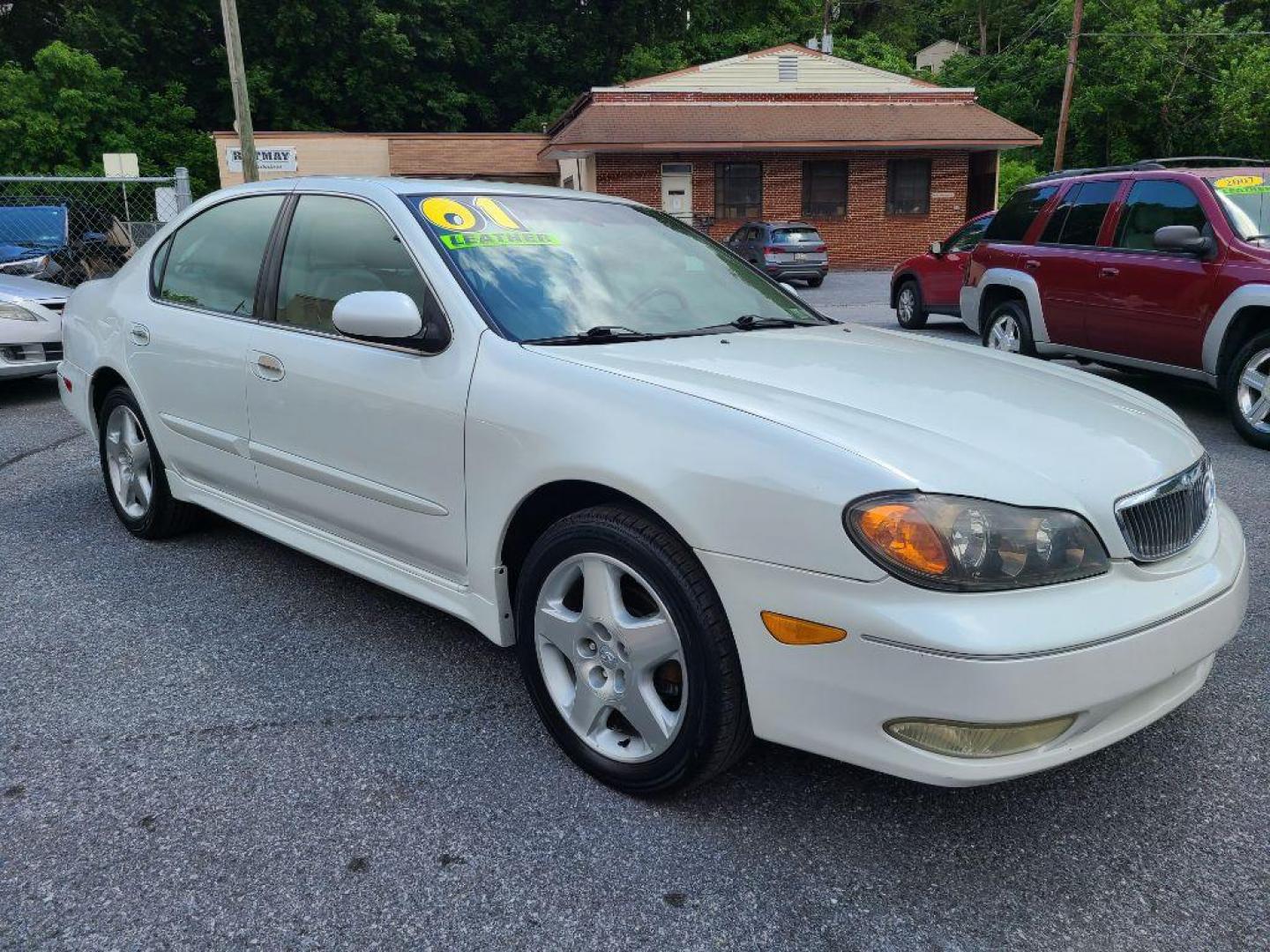 2001 WHITE INFINITI I30 SEDAN (JNKCA31AX1T) with an 3.0L engine, Automatic transmission, located at 117 North Cameron Street, Harrisburg, PA, 17101, (717) 963-8962, 40.267021, -76.875351 - WE FINANCE!!! Good Credit/ Bad Credit/ No Credit - ALL Trade-Ins Welcomed!!! ***Guaranteed Credit Approval*** APPLY ONLINE or CALL us TODAY ;) Internet Prices and Marketplace Prices are SPECIAL discounted ***CASH DEALS*** Retail Prices are higher. Please call us to discuss your cash and finan - Photo#6