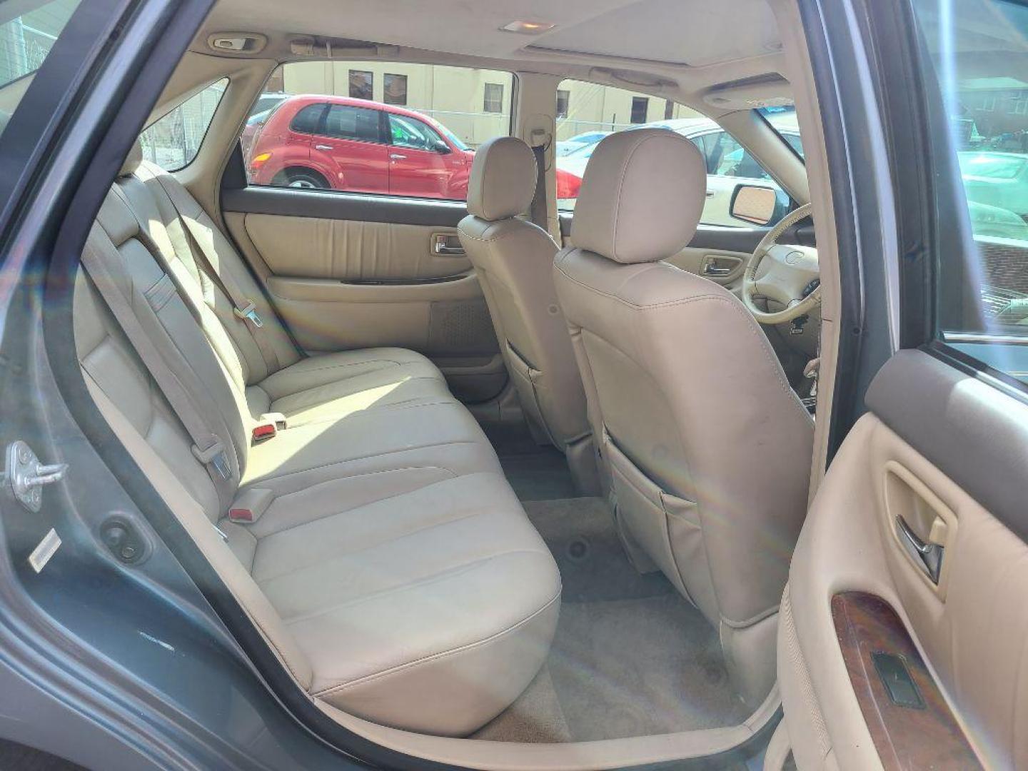 2001 GRAY TOYOTA AVALON XL (4T1BF28BX1U) with an 3.0L engine, Automatic transmission, located at 117 North Cameron Street, Harrisburg, PA, 17101, (717) 963-8962, 40.267021, -76.875351 - WE FINANCE!!! Good Credit/ Bad Credit/ No Credit - ALL Trade-Ins Welcomed!!! ***Guaranteed Credit Approval*** APPLY ONLINE or CALL us TODAY ;) Internet Prices and Marketplace Prices are SPECIAL discounted ***CASH DEALS*** Retail Prices are higher. Please call us to discuss your cash and finan - Photo#11