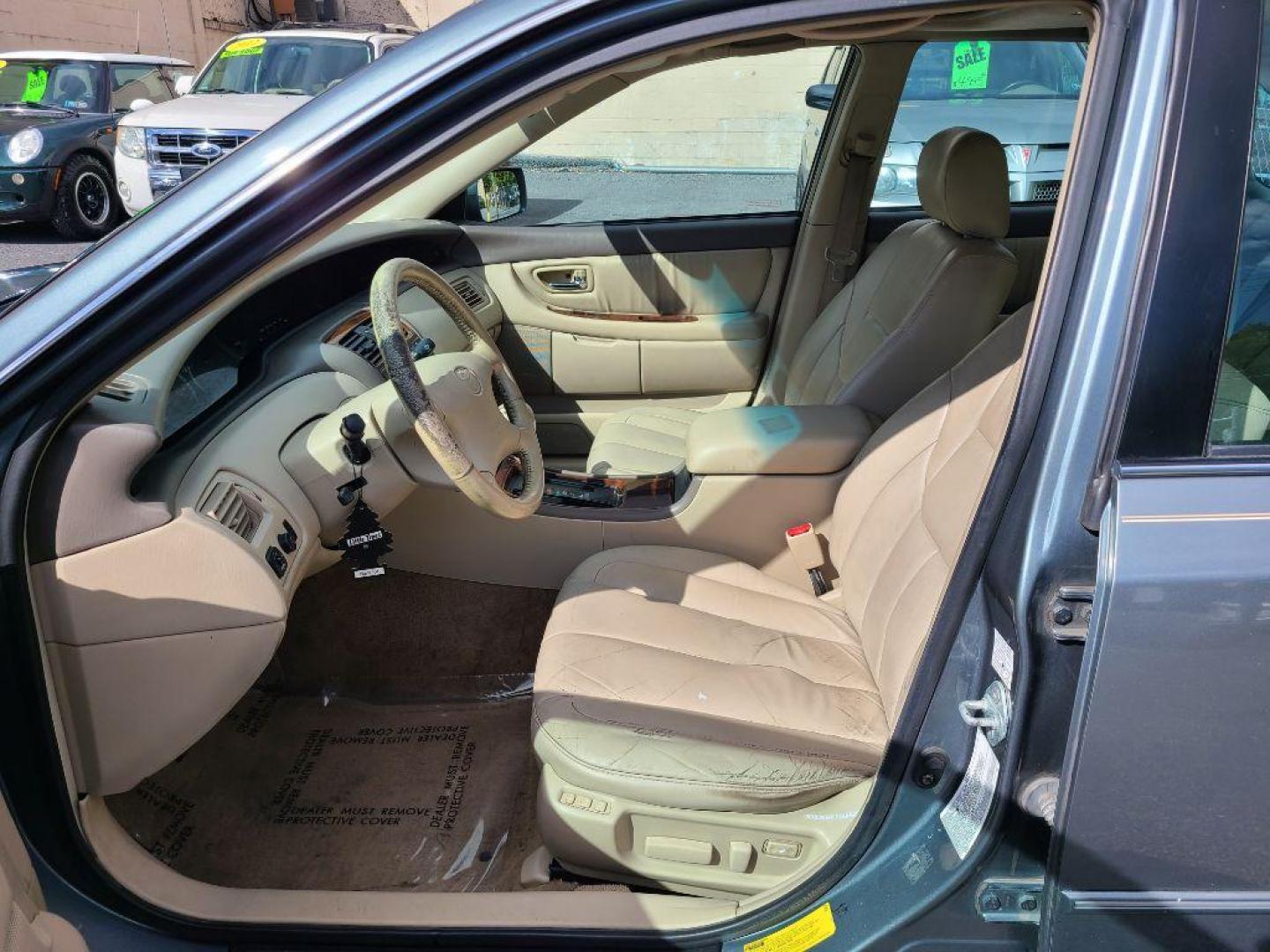 2001 GRAY TOYOTA AVALON XL (4T1BF28BX1U) with an 3.0L engine, Automatic transmission, located at 117 North Cameron Street, Harrisburg, PA, 17101, (717) 963-8962, 40.267021, -76.875351 - WE FINANCE!!! Good Credit/ Bad Credit/ No Credit - ALL Trade-Ins Welcomed!!! ***Guaranteed Credit Approval*** APPLY ONLINE or CALL us TODAY ;) Internet Prices and Marketplace Prices are SPECIAL discounted ***CASH DEALS*** Retail Prices are higher. Please call us to discuss your cash and finan - Photo#13