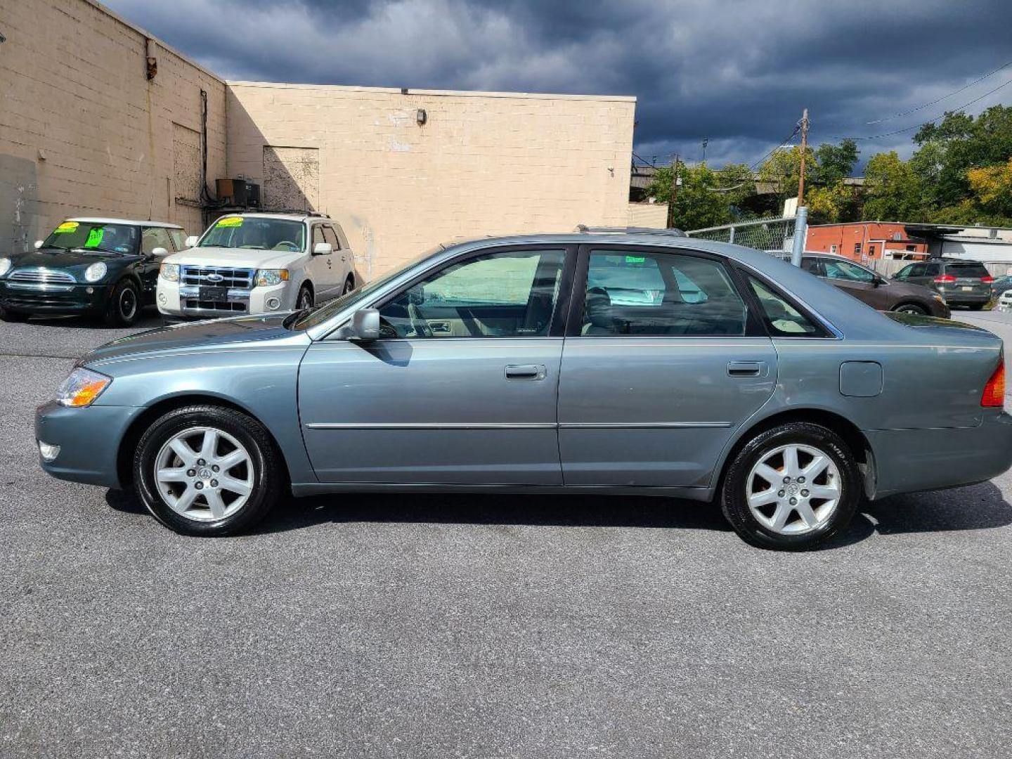 2001 GRAY TOYOTA AVALON XL (4T1BF28BX1U) with an 3.0L engine, Automatic transmission, located at 117 North Cameron Street, Harrisburg, PA, 17101, (717) 963-8962, 40.267021, -76.875351 - WE FINANCE!!! Good Credit/ Bad Credit/ No Credit - ALL Trade-Ins Welcomed!!! ***Guaranteed Credit Approval*** APPLY ONLINE or CALL us TODAY ;) Internet Prices and Marketplace Prices are SPECIAL discounted ***CASH DEALS*** Retail Prices are higher. Please call us to discuss your cash and finan - Photo#1