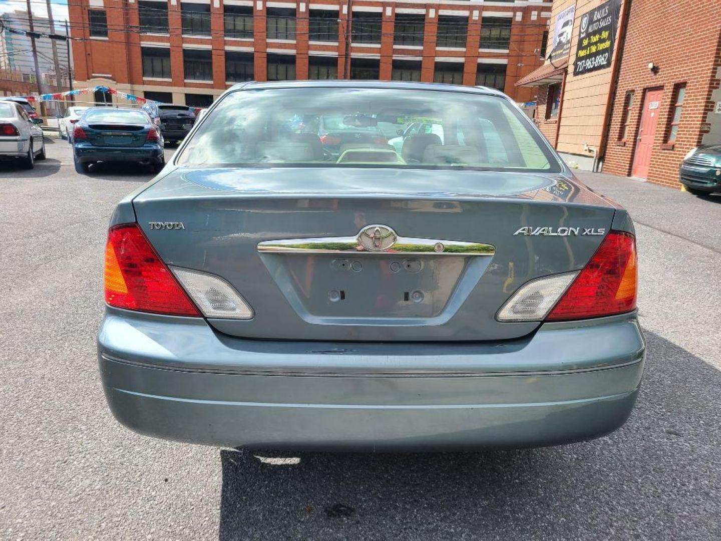 2001 GRAY TOYOTA AVALON XL (4T1BF28BX1U) with an 3.0L engine, Automatic transmission, located at 117 North Cameron Street, Harrisburg, PA, 17101, (717) 963-8962, 40.267021, -76.875351 - WE FINANCE!!! Good Credit/ Bad Credit/ No Credit - ALL Trade-Ins Welcomed!!! ***Guaranteed Credit Approval*** APPLY ONLINE or CALL us TODAY ;) Internet Prices and Marketplace Prices are SPECIAL discounted ***CASH DEALS*** Retail Prices are higher. Please call us to discuss your cash and finan - Photo#3