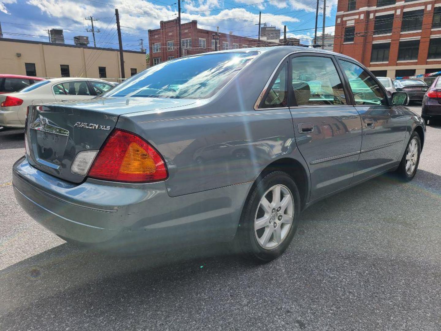 2001 GRAY TOYOTA AVALON XL (4T1BF28BX1U) with an 3.0L engine, Automatic transmission, located at 117 North Cameron Street, Harrisburg, PA, 17101, (717) 963-8962, 40.267021, -76.875351 - WE FINANCE!!! Good Credit/ Bad Credit/ No Credit - ALL Trade-Ins Welcomed!!! ***Guaranteed Credit Approval*** APPLY ONLINE or CALL us TODAY ;) Internet Prices and Marketplace Prices are SPECIAL discounted ***CASH DEALS*** Retail Prices are higher. Please call us to discuss your cash and finan - Photo#4