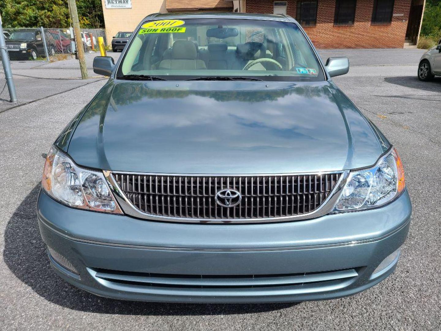 2001 GRAY TOYOTA AVALON XL (4T1BF28BX1U) with an 3.0L engine, Automatic transmission, located at 117 North Cameron Street, Harrisburg, PA, 17101, (717) 963-8962, 40.267021, -76.875351 - WE FINANCE!!! Good Credit/ Bad Credit/ No Credit - ALL Trade-Ins Welcomed!!! ***Guaranteed Credit Approval*** APPLY ONLINE or CALL us TODAY ;) Internet Prices and Marketplace Prices are SPECIAL discounted ***CASH DEALS*** Retail Prices are higher. Please call us to discuss your cash and finan - Photo#7