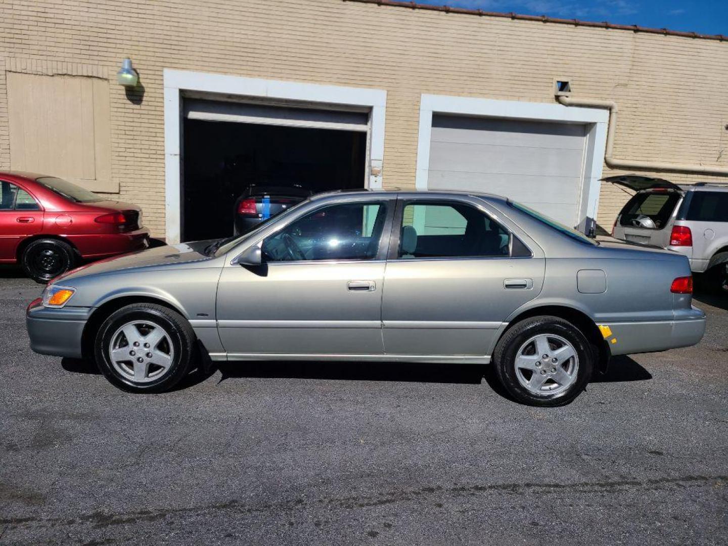 2001 GREY TOYOTA CAMRY CE (JT2BG22K510) with an 2.2L engine, Automatic transmission, located at 117 North Cameron Street, Harrisburg, PA, 17101, (717) 963-8962, 40.267021, -76.875351 - Photo#1