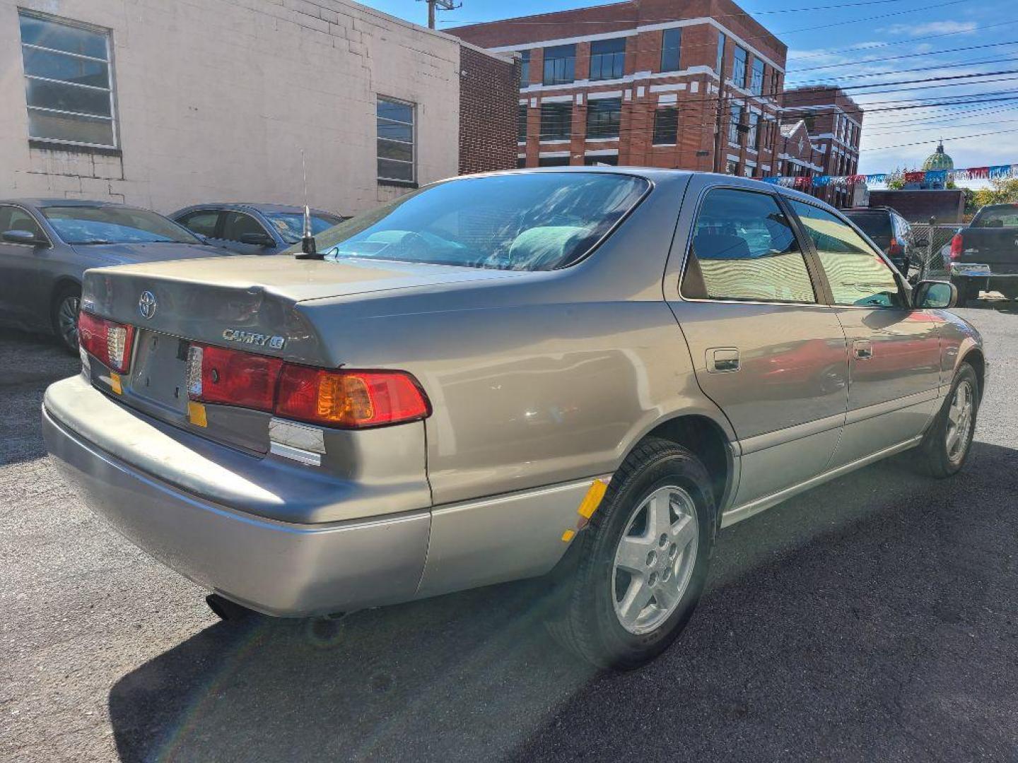2001 GREY TOYOTA CAMRY CE (JT2BG22K510) with an 2.2L engine, Automatic transmission, located at 117 North Cameron Street, Harrisburg, PA, 17101, (717) 963-8962, 40.267021, -76.875351 - Photo#4