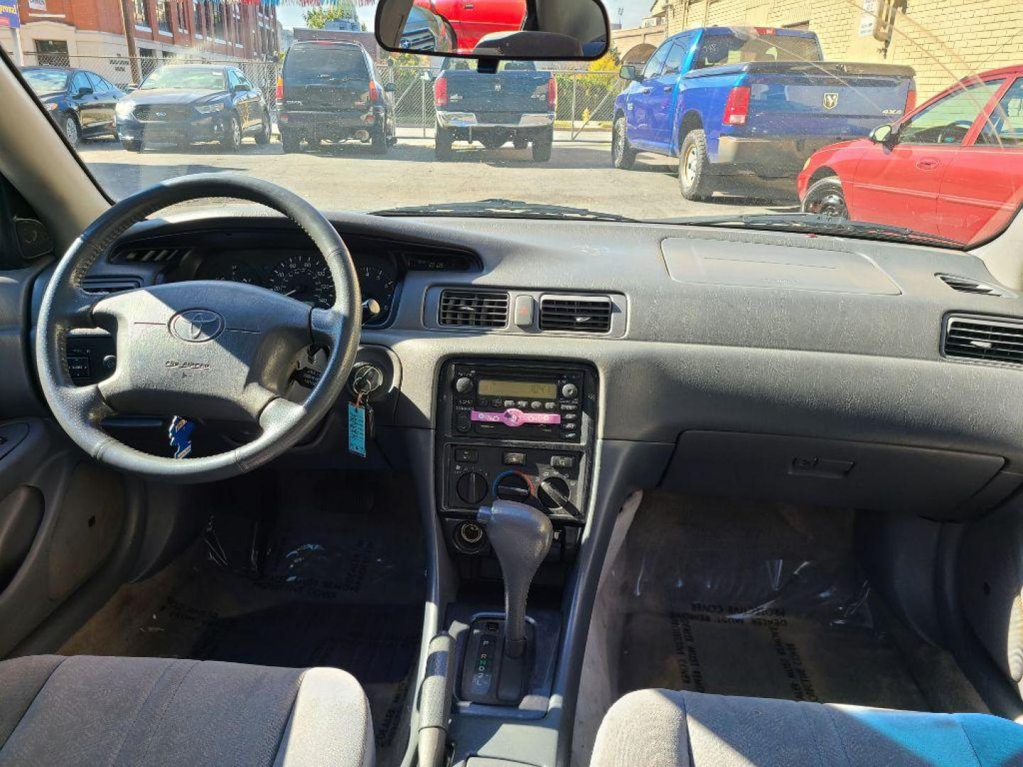 2001 GREY TOYOTA CAMRY CE (JT2BG22K510) with an 2.2L engine, Automatic transmission, located at 117 North Cameron Street, Harrisburg, PA, 17101, (717) 963-8962, 40.267021, -76.875351 - Photo#10