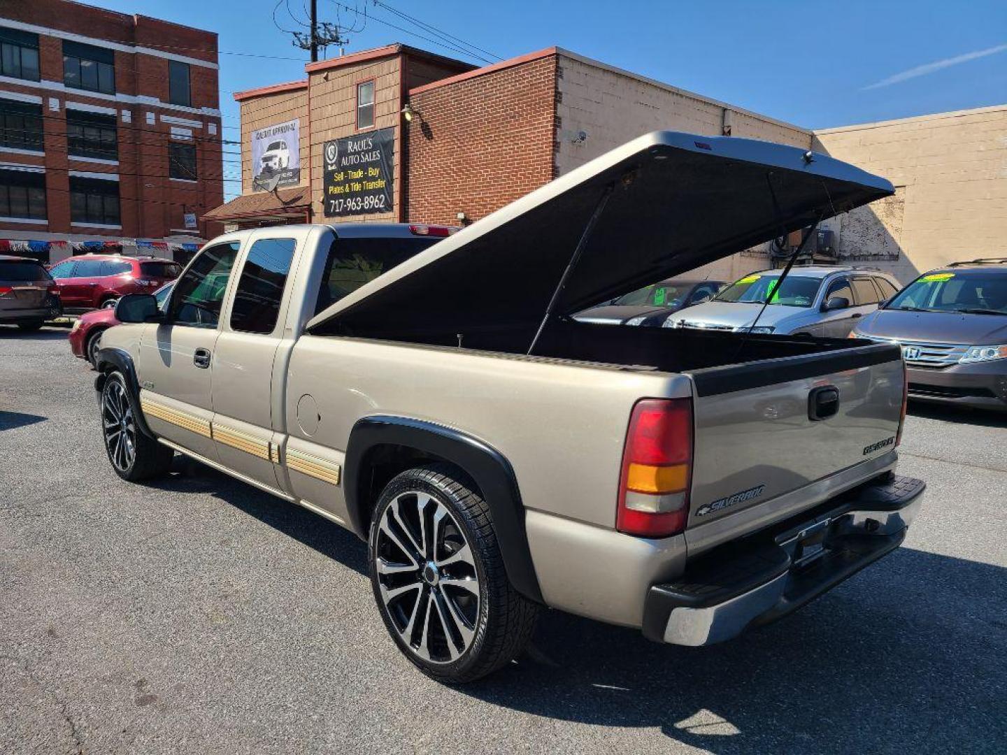 2002 TAN CHEVROLET SILVERADO 1500 LS EXT CAB (2GCEC19V221) with an 4.8L engine, Automatic transmission, located at 117 North Cameron Street, Harrisburg, PA, 17101, (717) 963-8962, 40.267021, -76.875351 - WE FINANCE!!! Good Credit/ Bad Credit/ No Credit - ALL Trade-Ins Welcomed!!! ***Guaranteed Credit Approval*** APPLY ONLINE or CALL us TODAY ;) Internet Prices and Marketplace Prices are SPECIAL discounted ***CASH DEALS*** Retail Prices are higher. Please call us to discuss your cash and finan - Photo#9