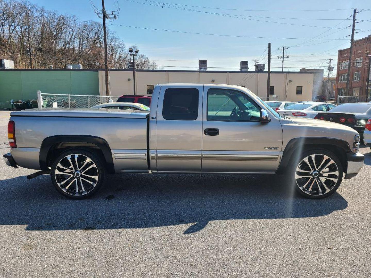 2002 TAN CHEVROLET SILVERADO 1500 LS EXT CAB (2GCEC19V221) with an 4.8L engine, Automatic transmission, located at 117 North Cameron Street, Harrisburg, PA, 17101, (717) 963-8962, 40.267021, -76.875351 - WE FINANCE!!! Good Credit/ Bad Credit/ No Credit - ALL Trade-Ins Welcomed!!! ***Guaranteed Credit Approval*** APPLY ONLINE or CALL us TODAY ;) Internet Prices and Marketplace Prices are SPECIAL discounted ***CASH DEALS*** Retail Prices are higher. Please call us to discuss your cash and finan - Photo#5