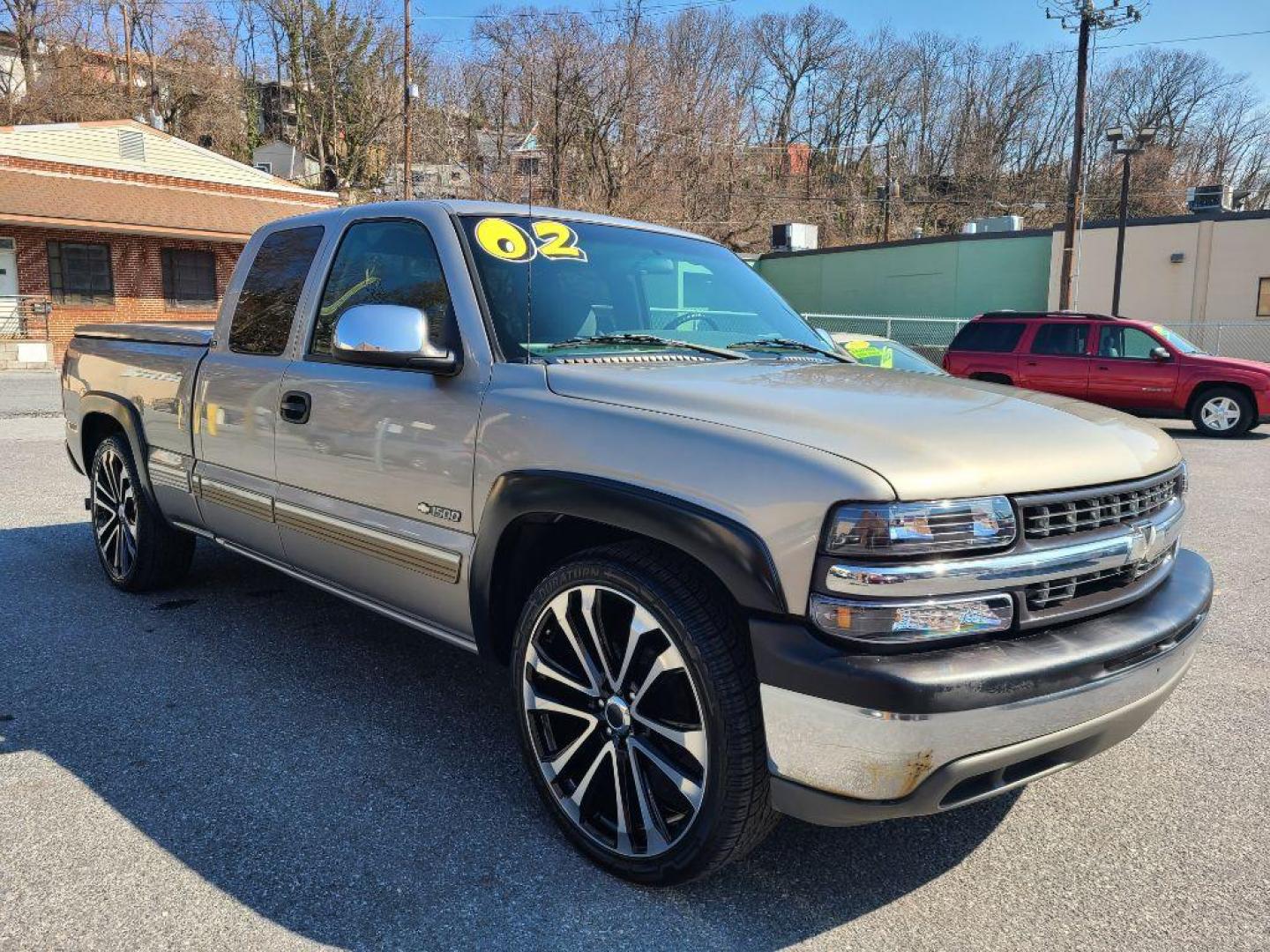 2002 TAN CHEVROLET SILVERADO 1500 LS EXT CAB (2GCEC19V221) with an 4.8L engine, Automatic transmission, located at 117 North Cameron Street, Harrisburg, PA, 17101, (717) 963-8962, 40.267021, -76.875351 - WE FINANCE!!! Good Credit/ Bad Credit/ No Credit - ALL Trade-Ins Welcomed!!! ***Guaranteed Credit Approval*** APPLY ONLINE or CALL us TODAY ;) Internet Prices and Marketplace Prices are SPECIAL discounted ***CASH DEALS*** Retail Prices are higher. Please call us to discuss your cash and finan - Photo#6
