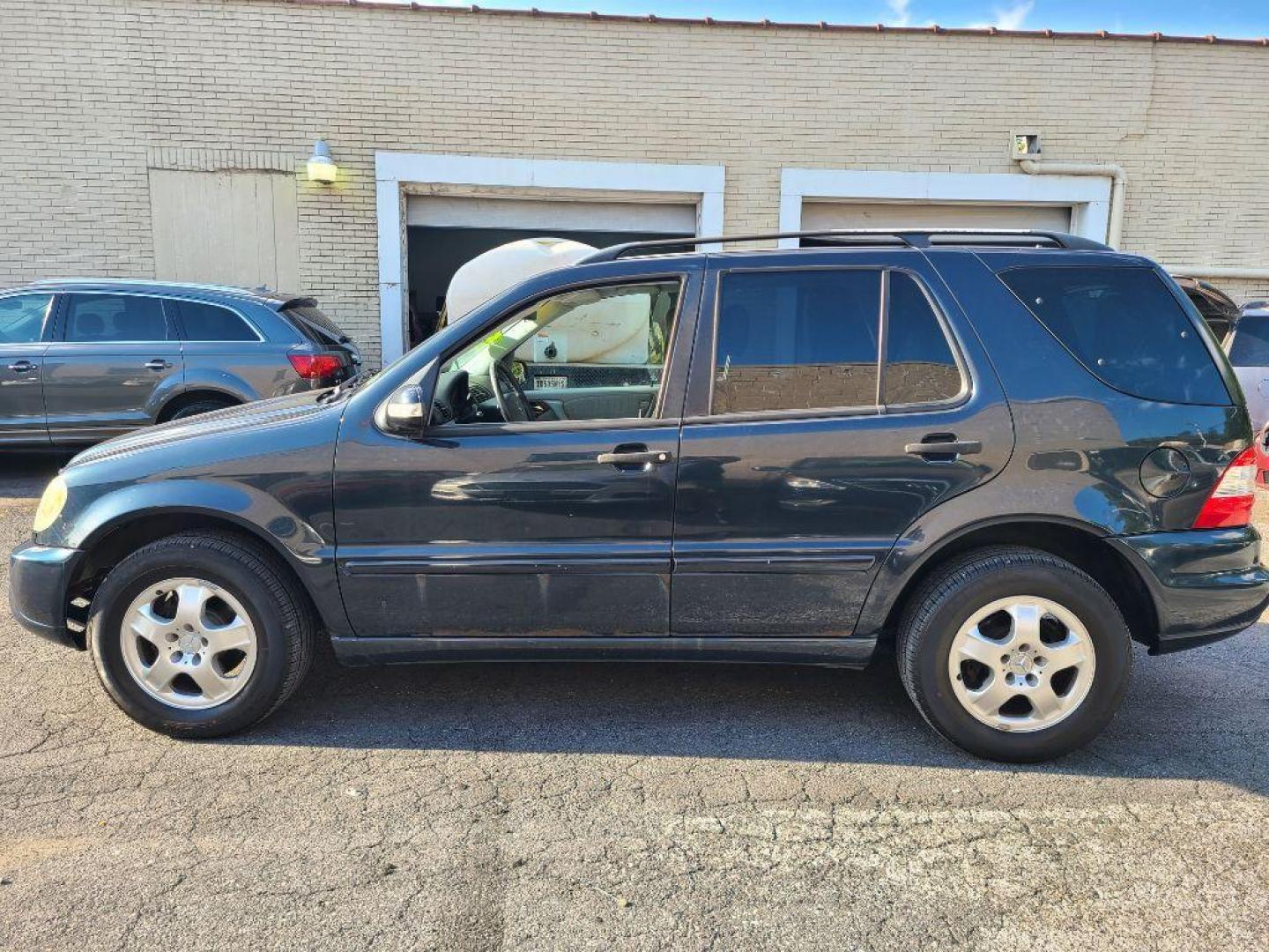 2002 BLUE MERCEDES-BENZ ML 320 (4JGAB54E12A) with an 3.2L engine, Automatic transmission, located at 117 North Cameron Street, Harrisburg, PA, 17101, (717) 963-8962, 40.267021, -76.875351 - WE FINANCE!!! Good Credit/ Bad Credit/ No Credit - ALL Trade-Ins Welcomed!!! ***Guaranteed Credit Approval*** APPLY ONLINE or CALL us TODAY ;) Internet Prices and Marketplace Prices are SPECIAL discounted ***CASH DEALS*** Retail Prices are higher. Please call us to discuss your cash and finan - Photo#1