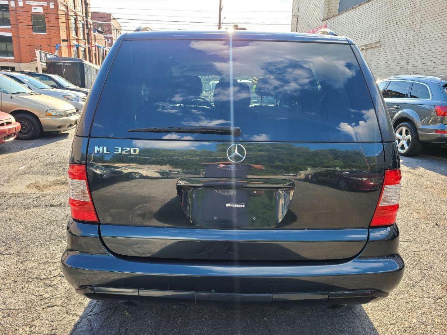 2002 BLUE MERCEDES-BENZ ML 320 (4JGAB54E12A) with an 3.2L engine, Automatic transmission, located at 117 North Cameron Street, Harrisburg, PA, 17101, (717) 963-8962, 40.267021, -76.875351 - WE FINANCE!!! Good Credit/ Bad Credit/ No Credit - ALL Trade-Ins Welcomed!!! ***Guaranteed Credit Approval*** APPLY ONLINE or CALL us TODAY ;) Internet Prices and Marketplace Prices are SPECIAL discounted ***CASH DEALS*** Retail Prices are higher. Please call us to discuss your cash and finan - Photo#3