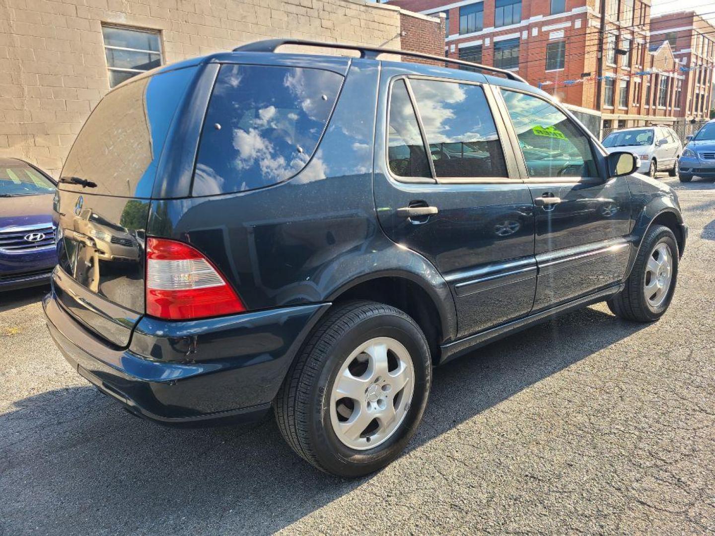 2002 BLUE MERCEDES-BENZ ML 320 (4JGAB54E12A) with an 3.2L engine, Automatic transmission, located at 117 North Cameron Street, Harrisburg, PA, 17101, (717) 963-8962, 40.267021, -76.875351 - WE FINANCE!!! Good Credit/ Bad Credit/ No Credit - ALL Trade-Ins Welcomed!!! ***Guaranteed Credit Approval*** APPLY ONLINE or CALL us TODAY ;) Internet Prices and Marketplace Prices are SPECIAL discounted ***CASH DEALS*** Retail Prices are higher. Please call us to discuss your cash and finan - Photo#4