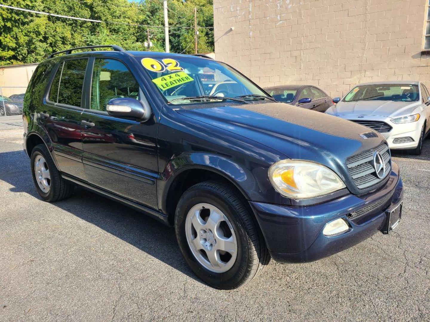 2002 BLUE MERCEDES-BENZ ML 320 (4JGAB54E12A) with an 3.2L engine, Automatic transmission, located at 117 North Cameron Street, Harrisburg, PA, 17101, (717) 963-8962, 40.267021, -76.875351 - WE FINANCE!!! Good Credit/ Bad Credit/ No Credit - ALL Trade-Ins Welcomed!!! ***Guaranteed Credit Approval*** APPLY ONLINE or CALL us TODAY ;) Internet Prices and Marketplace Prices are SPECIAL discounted ***CASH DEALS*** Retail Prices are higher. Please call us to discuss your cash and finan - Photo#6