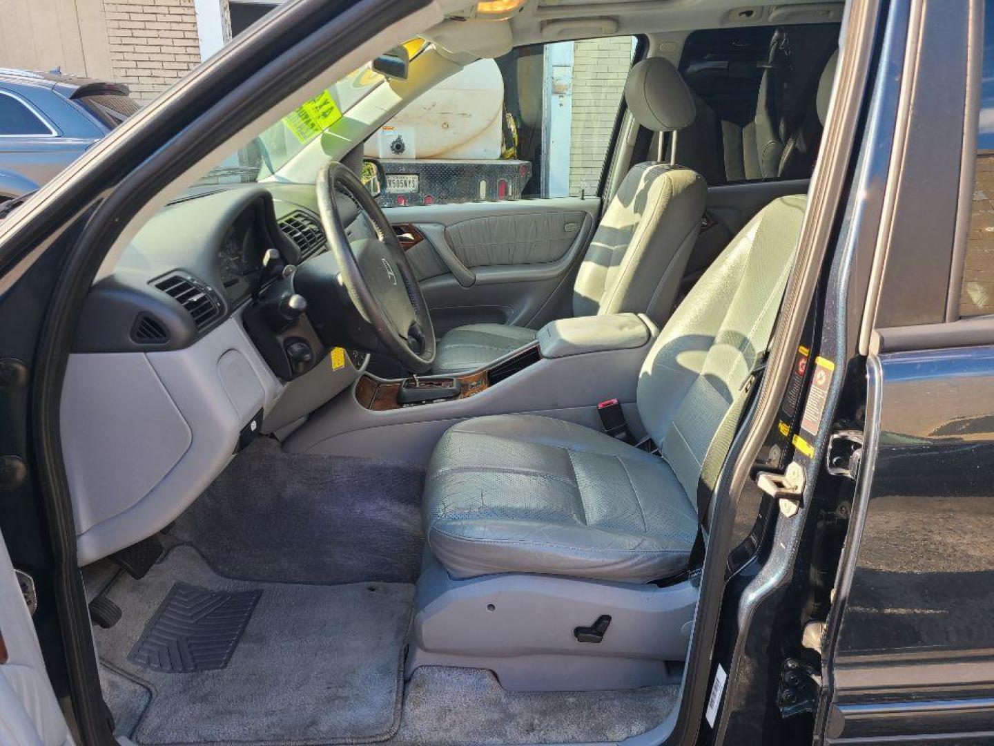 2002 BLUE MERCEDES-BENZ ML 320 (4JGAB54E12A) with an 3.2L engine, Automatic transmission, located at 117 North Cameron Street, Harrisburg, PA, 17101, (717) 963-8962, 40.267021, -76.875351 - WE FINANCE!!! Good Credit/ Bad Credit/ No Credit - ALL Trade-Ins Welcomed!!! ***Guaranteed Credit Approval*** APPLY ONLINE or CALL us TODAY ;) Internet Prices and Marketplace Prices are SPECIAL discounted ***CASH DEALS*** Retail Prices are higher. Please call us to discuss your cash and finan - Photo#14