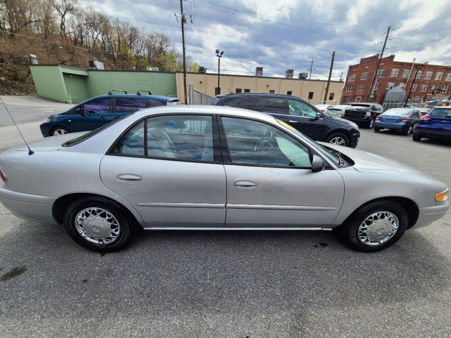 2003 SILVER BUICK CENTURY CUSTOM (2G4WS52J831) with an 3.1L engine, Automatic transmission, located at 117 North Cameron Street, Harrisburg, PA, 17101, (717) 963-8962, 40.267021, -76.875351 - WE FINANCE!!! Good Credit/ Bad Credit/ No Credit - ALL Trade-Ins Welcomed!!! ***Guaranteed Credit Approval*** APPLY ONLINE or CALL us TODAY ;) Internet Prices and Marketplace Prices are SPECIAL discounted ***CASH DEALS*** Retail Prices are higher. Please call us to discuss your cash and finan - Photo#5