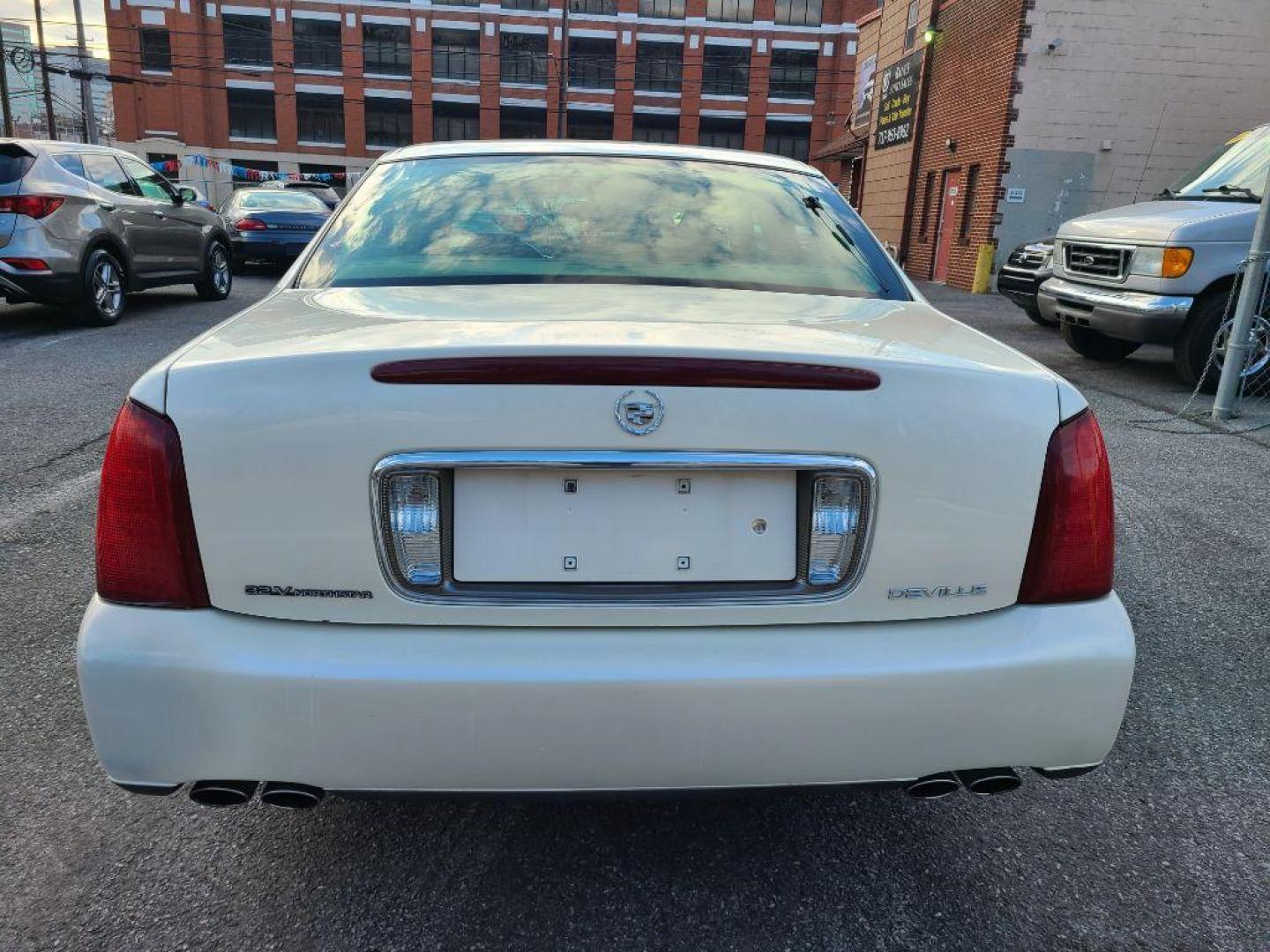 2003 WHITE CADILLAC DEVILLE SEDAN (1G6KD54Y63U) with an 4.6L engine, Automatic transmission, located at 117 North Cameron Street, Harrisburg, PA, 17101, (717) 963-8962, 40.267021, -76.875351 - WE FINANCE!!! Good Credit/ Bad Credit/ No Credit - ALL Trade-Ins Welcomed!!! ***Guaranteed Credit Approval*** APPLY ONLINE or CALL us TODAY ;) Internet Prices and Marketplace Prices are SPECIAL discounted ***CASH DEALS*** Retail Prices are higher. Please call us to discuss your cash and finan - Photo#3