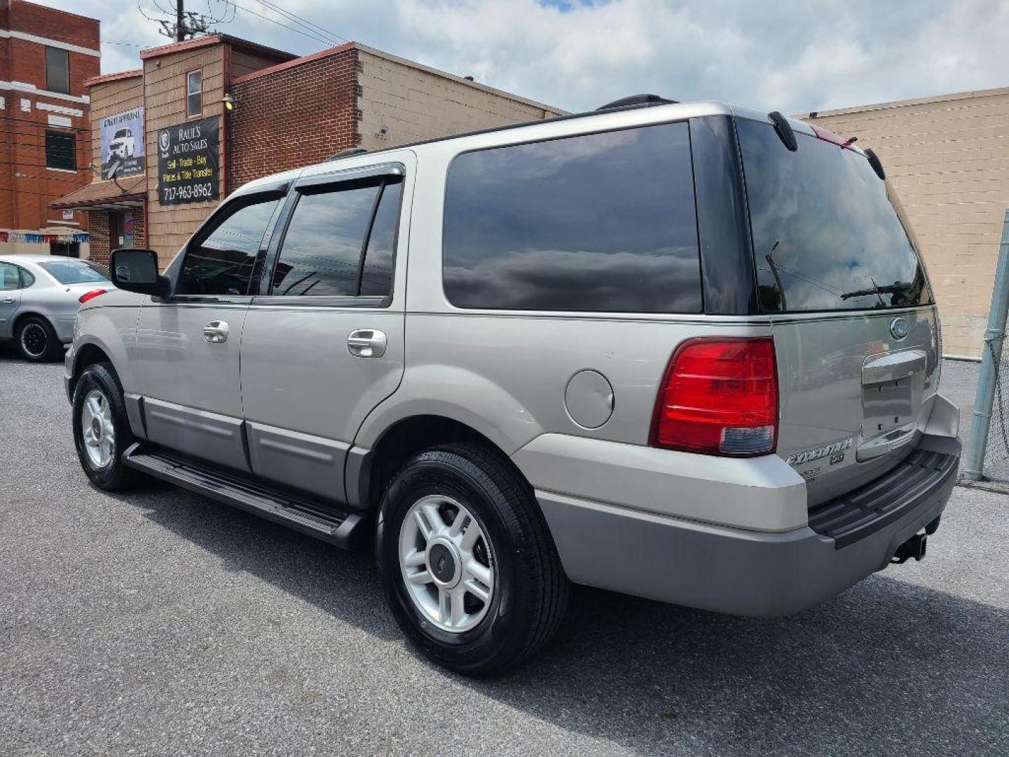 2003 SILVER FORD EXPEDITION XLT (1FMPU16L73L) with an 5.4L engine, Automatic transmission, located at 117 North Cameron Street, Harrisburg, PA, 17101, (717) 963-8962, 40.267021, -76.875351 - WE FINANCE!!! Good Credit/ Bad Credit/ No Credit - ALL Trade-Ins Welcomed!!! ***Guaranteed Credit Approval*** APPLY ONLINE or CALL us TODAY ;) Internet Prices and Marketplace Prices are SPECIAL discounted ***CASH DEALS*** Retail Prices are higher. Please call us to discuss your cash and finan - Photo#2