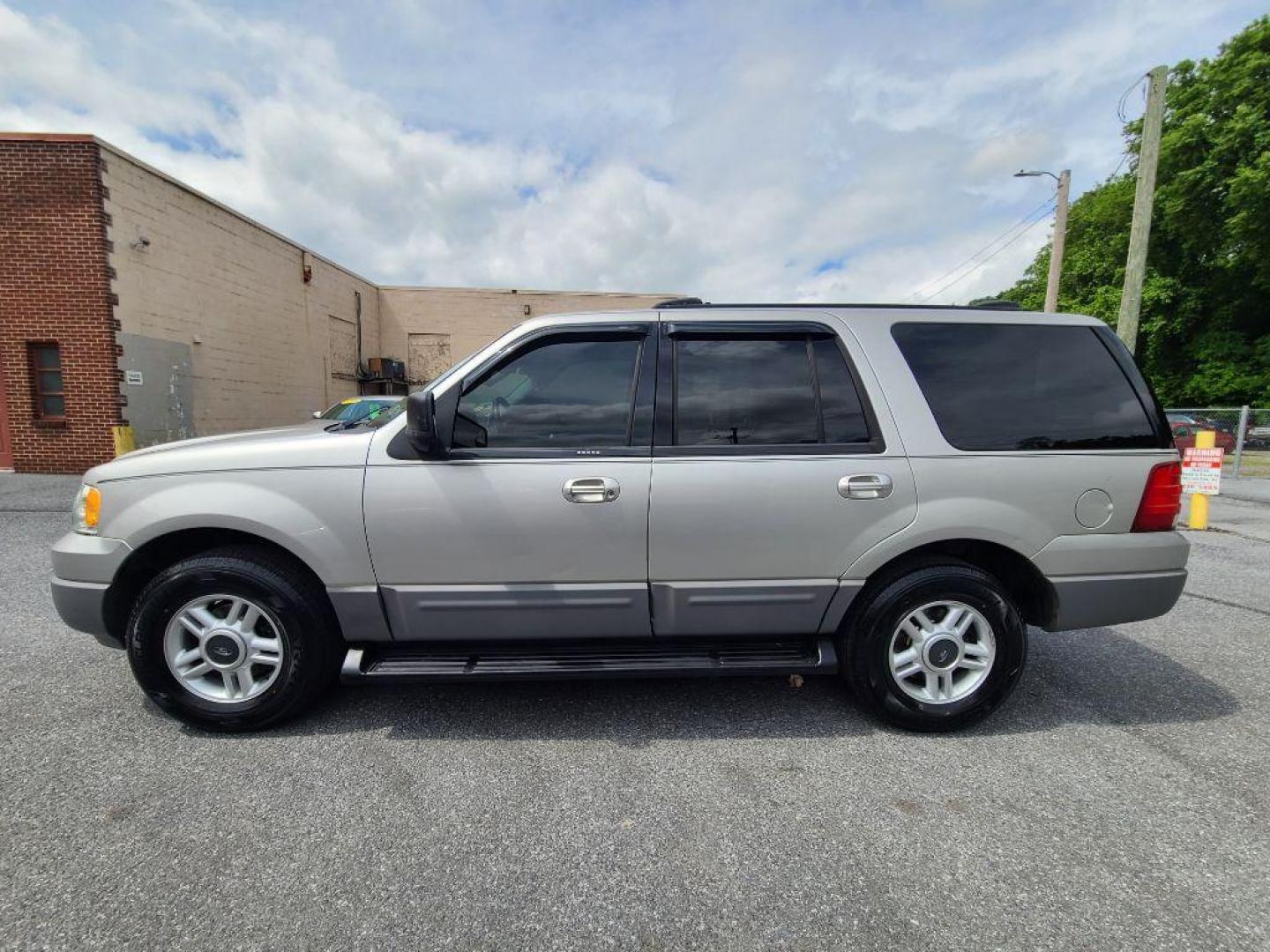 2003 SILVER FORD EXPEDITION XLT (1FMPU16L73L) with an 5.4L engine, Automatic transmission, located at 117 North Cameron Street, Harrisburg, PA, 17101, (717) 963-8962, 40.267021, -76.875351 - WE FINANCE!!! Good Credit/ Bad Credit/ No Credit - ALL Trade-Ins Welcomed!!! ***Guaranteed Credit Approval*** APPLY ONLINE or CALL us TODAY ;) Internet Prices and Marketplace Prices are SPECIAL discounted ***CASH DEALS*** Retail Prices are higher. Please call us to discuss your cash and finan - Photo#1