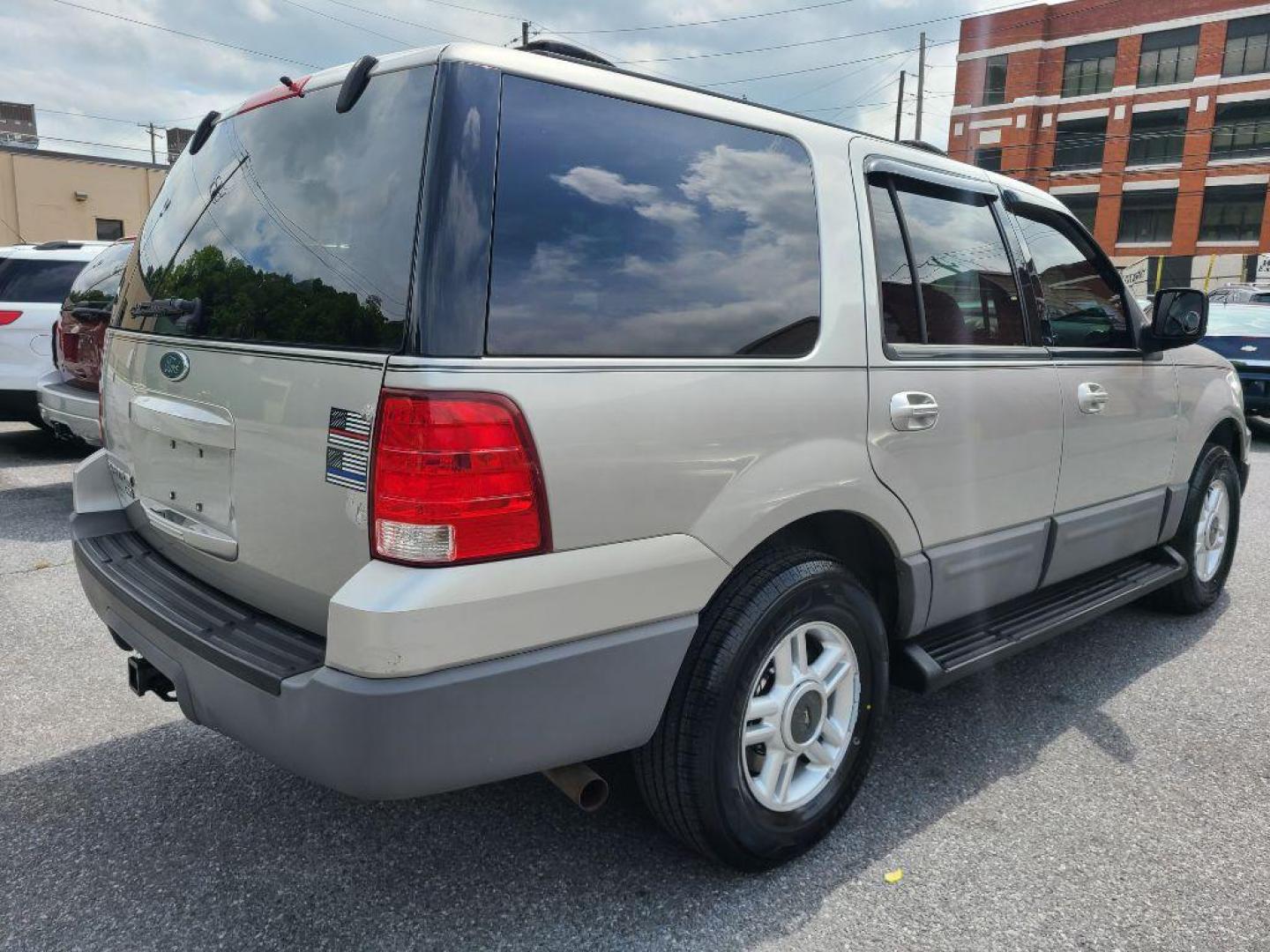 2003 SILVER FORD EXPEDITION XLT (1FMPU16L73L) with an 5.4L engine, Automatic transmission, located at 117 North Cameron Street, Harrisburg, PA, 17101, (717) 963-8962, 40.267021, -76.875351 - WE FINANCE!!! Good Credit/ Bad Credit/ No Credit - ALL Trade-Ins Welcomed!!! ***Guaranteed Credit Approval*** APPLY ONLINE or CALL us TODAY ;) Internet Prices and Marketplace Prices are SPECIAL discounted ***CASH DEALS*** Retail Prices are higher. Please call us to discuss your cash and finan - Photo#4