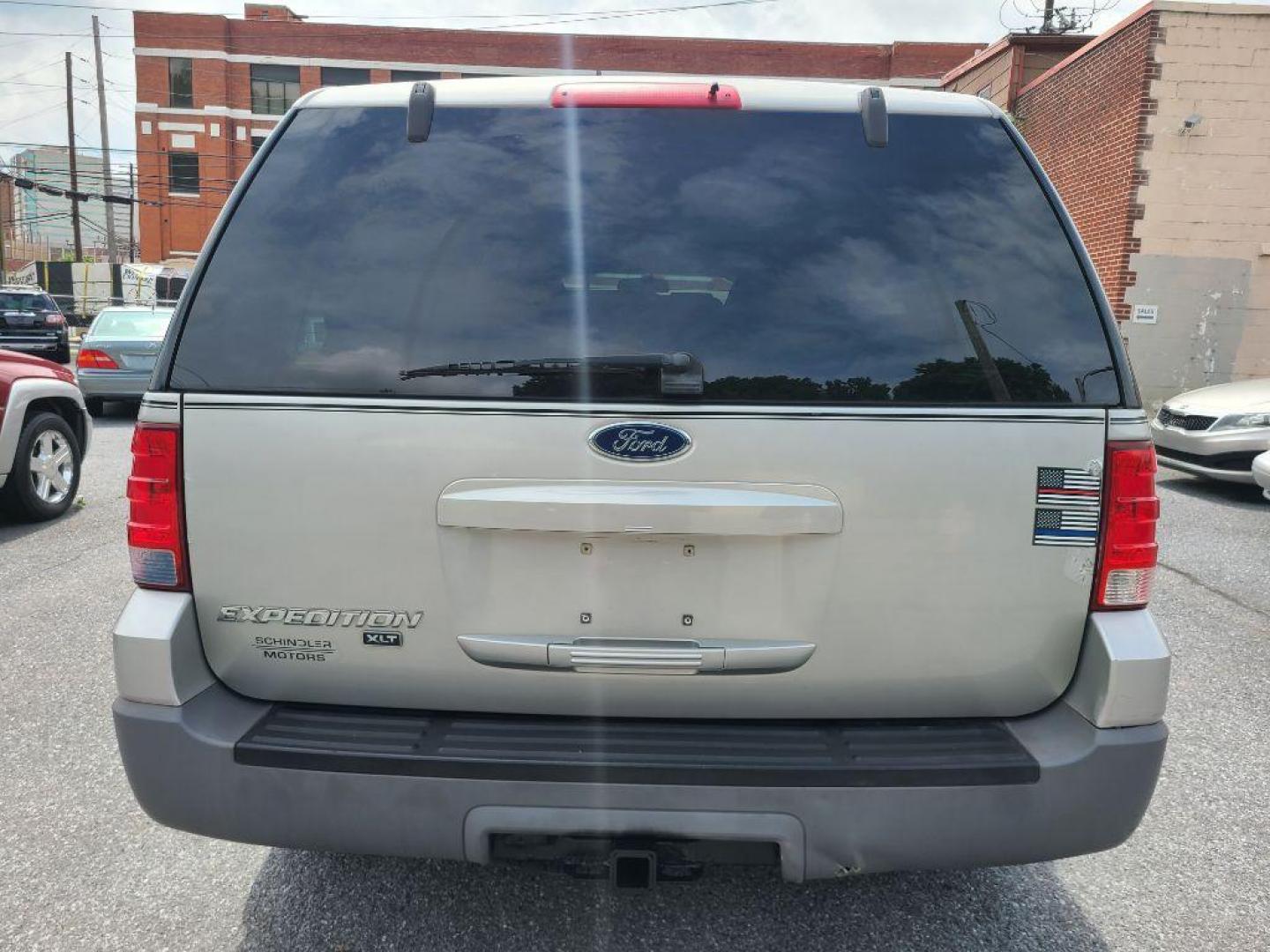 2003 SILVER FORD EXPEDITION XLT (1FMPU16L73L) with an 5.4L engine, Automatic transmission, located at 117 North Cameron Street, Harrisburg, PA, 17101, (717) 963-8962, 40.267021, -76.875351 - WE FINANCE!!! Good Credit/ Bad Credit/ No Credit - ALL Trade-Ins Welcomed!!! ***Guaranteed Credit Approval*** APPLY ONLINE or CALL us TODAY ;) Internet Prices and Marketplace Prices are SPECIAL discounted ***CASH DEALS*** Retail Prices are higher. Please call us to discuss your cash and finan - Photo#3