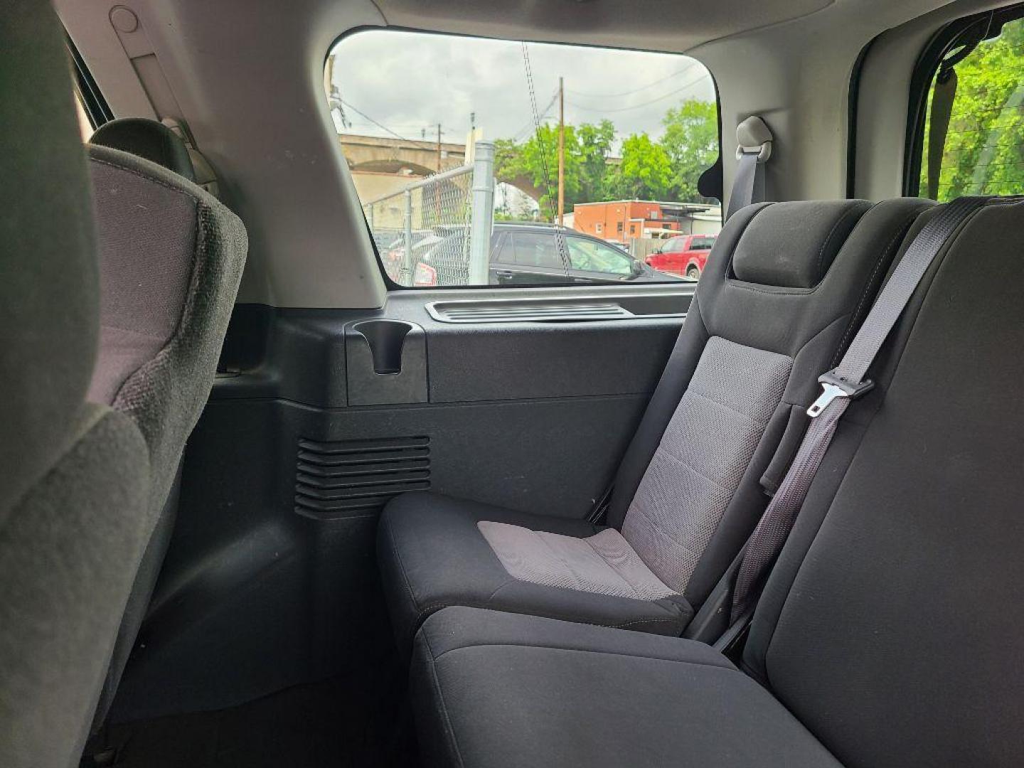 2003 SILVER FORD EXPEDITION XLT (1FMPU16L73L) with an 5.4L engine, Automatic transmission, located at 117 North Cameron Street, Harrisburg, PA, 17101, (717) 963-8962, 40.267021, -76.875351 - WE FINANCE!!! Good Credit/ Bad Credit/ No Credit - ALL Trade-Ins Welcomed!!! ***Guaranteed Credit Approval*** APPLY ONLINE or CALL us TODAY ;) Internet Prices and Marketplace Prices are SPECIAL discounted ***CASH DEALS*** Retail Prices are higher. Please call us to discuss your cash and finan - Photo#9