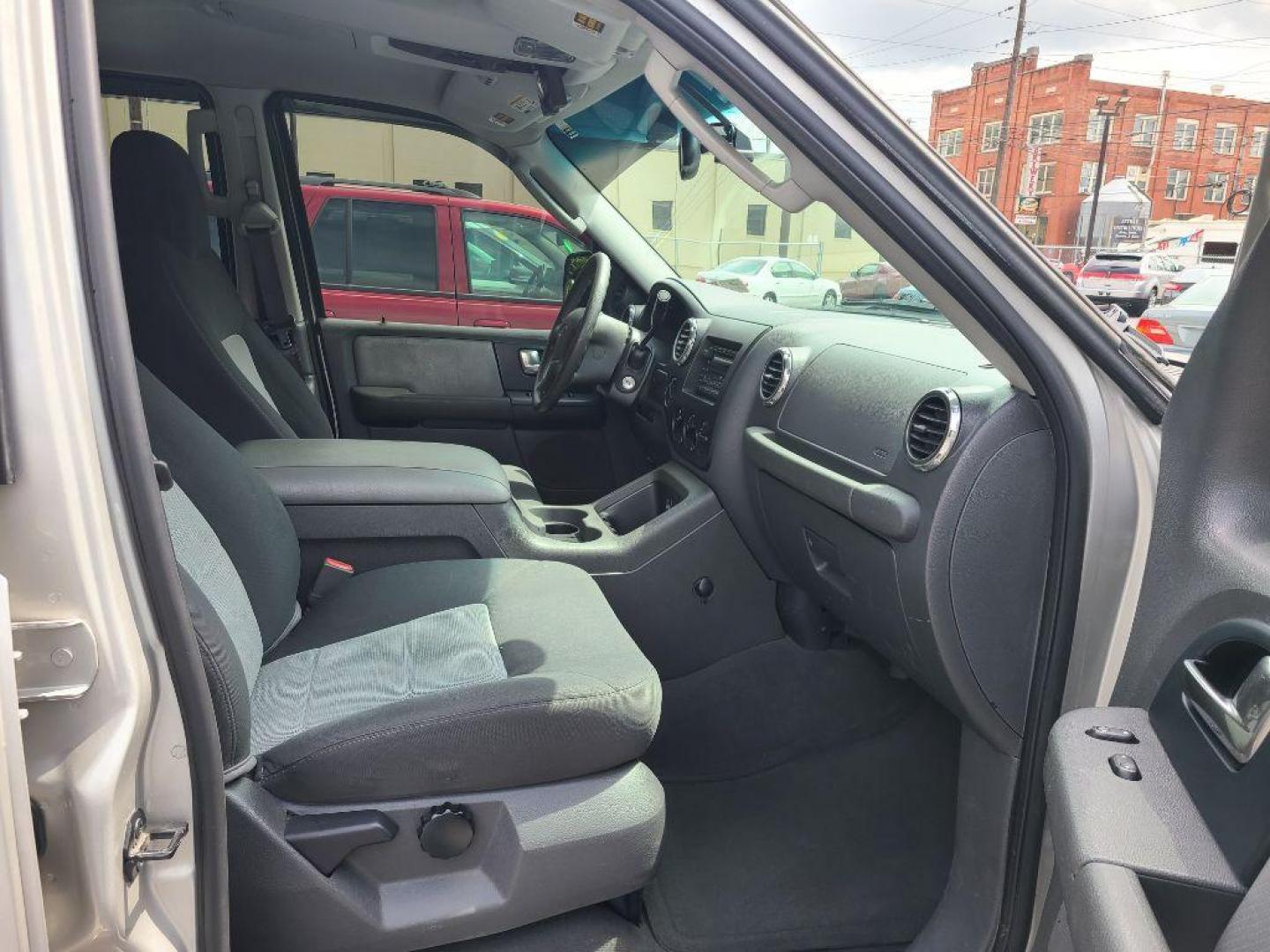 2003 SILVER FORD EXPEDITION XLT (1FMPU16L73L) with an 5.4L engine, Automatic transmission, located at 117 North Cameron Street, Harrisburg, PA, 17101, (717) 963-8962, 40.267021, -76.875351 - WE FINANCE!!! Good Credit/ Bad Credit/ No Credit - ALL Trade-Ins Welcomed!!! ***Guaranteed Credit Approval*** APPLY ONLINE or CALL us TODAY ;) Internet Prices and Marketplace Prices are SPECIAL discounted ***CASH DEALS*** Retail Prices are higher. Please call us to discuss your cash and finan - Photo#10