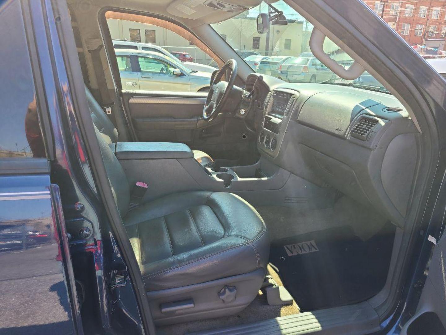 2003 BLUE FORD EXPLORER XLT (1FMZU73KX3U) with an 4.0L engine, Automatic transmission, located at 117 North Cameron Street, Harrisburg, PA, 17101, (717) 963-8962, 40.267021, -76.875351 - Photo#9