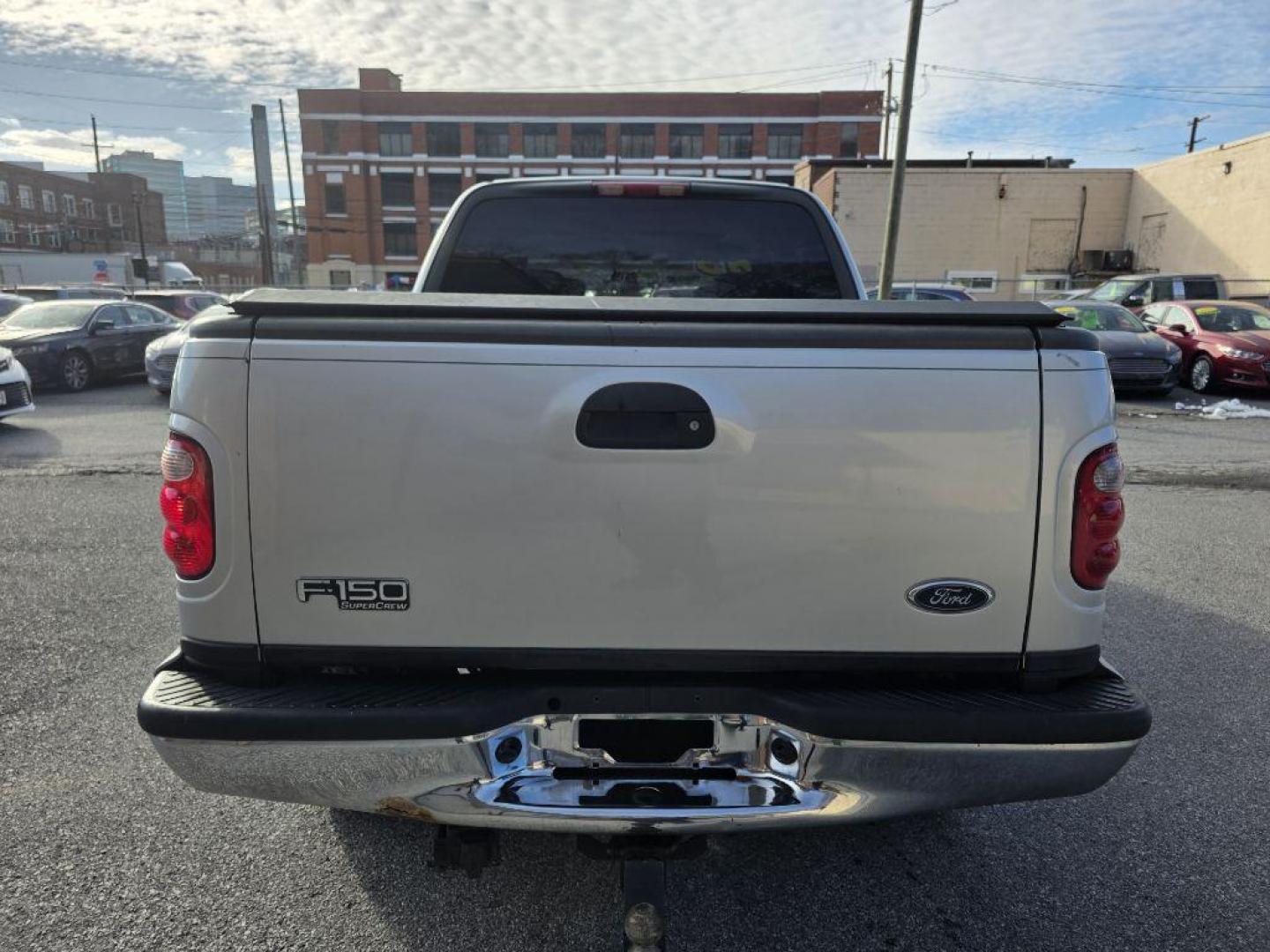 2003 SILVER FORD F150 SUPERCREW (1FTRW08L33K) with an 5.4L engine, Automatic transmission, located at 117 North Cameron Street, Harrisburg, PA, 17101, (717) 963-8962, 40.267021, -76.875351 - WE FINANCE!!! Good Credit/ Bad Credit/ No Credit - ALL Trade-Ins Welcomed!!! ***Guaranteed Credit Approval*** APPLY ONLINE or CALL us TODAY ;) Please call us to discuss your cash and financing options. - Photo#3