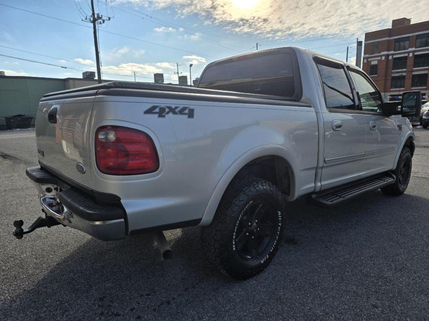 2003 SILVER FORD F150 SUPERCREW (1FTRW08L33K) with an 5.4L engine, Automatic transmission, located at 117 North Cameron Street, Harrisburg, PA, 17101, (717) 963-8962, 40.267021, -76.875351 - WE FINANCE!!! Good Credit/ Bad Credit/ No Credit - ALL Trade-Ins Welcomed!!! ***Guaranteed Credit Approval*** APPLY ONLINE or CALL us TODAY ;) Please call us to discuss your cash and financing options. - Photo#4