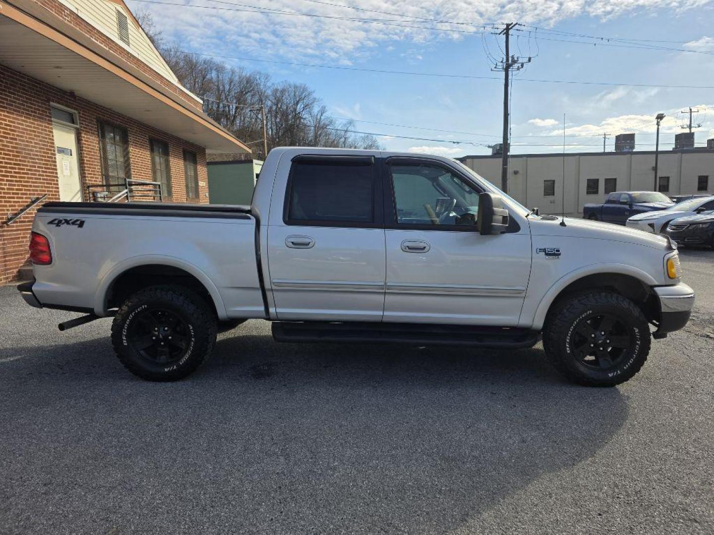 2003 SILVER FORD F150 SUPERCREW (1FTRW08L33K) with an 5.4L engine, Automatic transmission, located at 117 North Cameron Street, Harrisburg, PA, 17101, (717) 963-8962, 40.267021, -76.875351 - WE FINANCE!!! Good Credit/ Bad Credit/ No Credit - ALL Trade-Ins Welcomed!!! ***Guaranteed Credit Approval*** APPLY ONLINE or CALL us TODAY ;) Please call us to discuss your cash and financing options. - Photo#5
