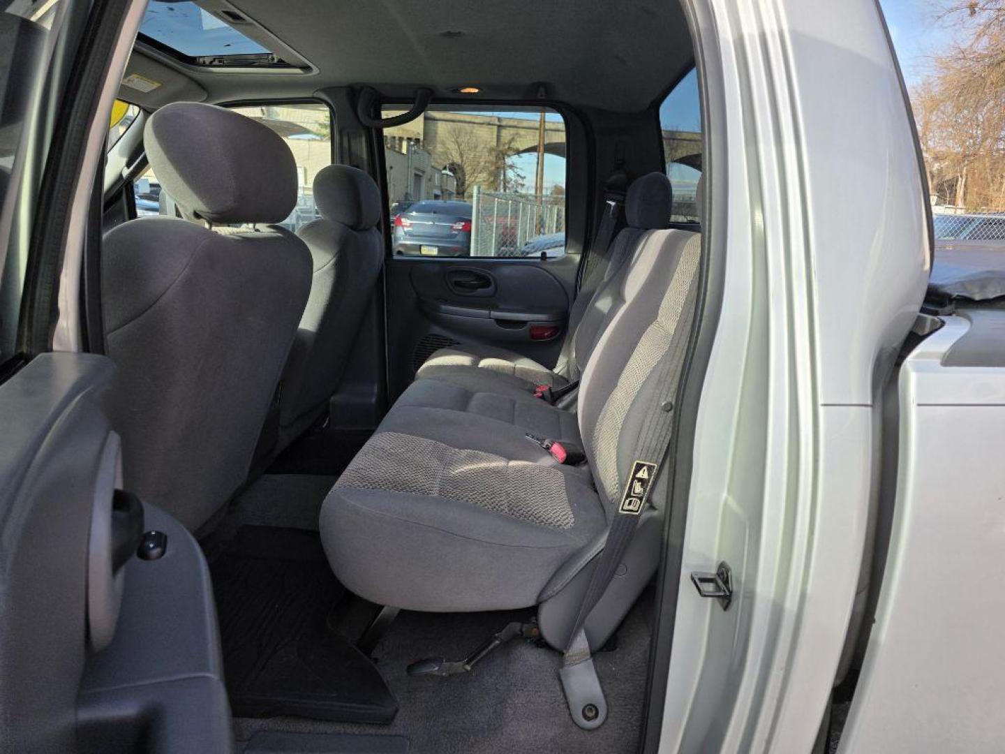 2003 SILVER FORD F150 SUPERCREW (1FTRW08L33K) with an 5.4L engine, Automatic transmission, located at 117 North Cameron Street, Harrisburg, PA, 17101, (717) 963-8962, 40.267021, -76.875351 - WE FINANCE!!! Good Credit/ Bad Credit/ No Credit - ALL Trade-Ins Welcomed!!! ***Guaranteed Credit Approval*** APPLY ONLINE or CALL us TODAY ;) Please call us to discuss your cash and financing options. - Photo#12