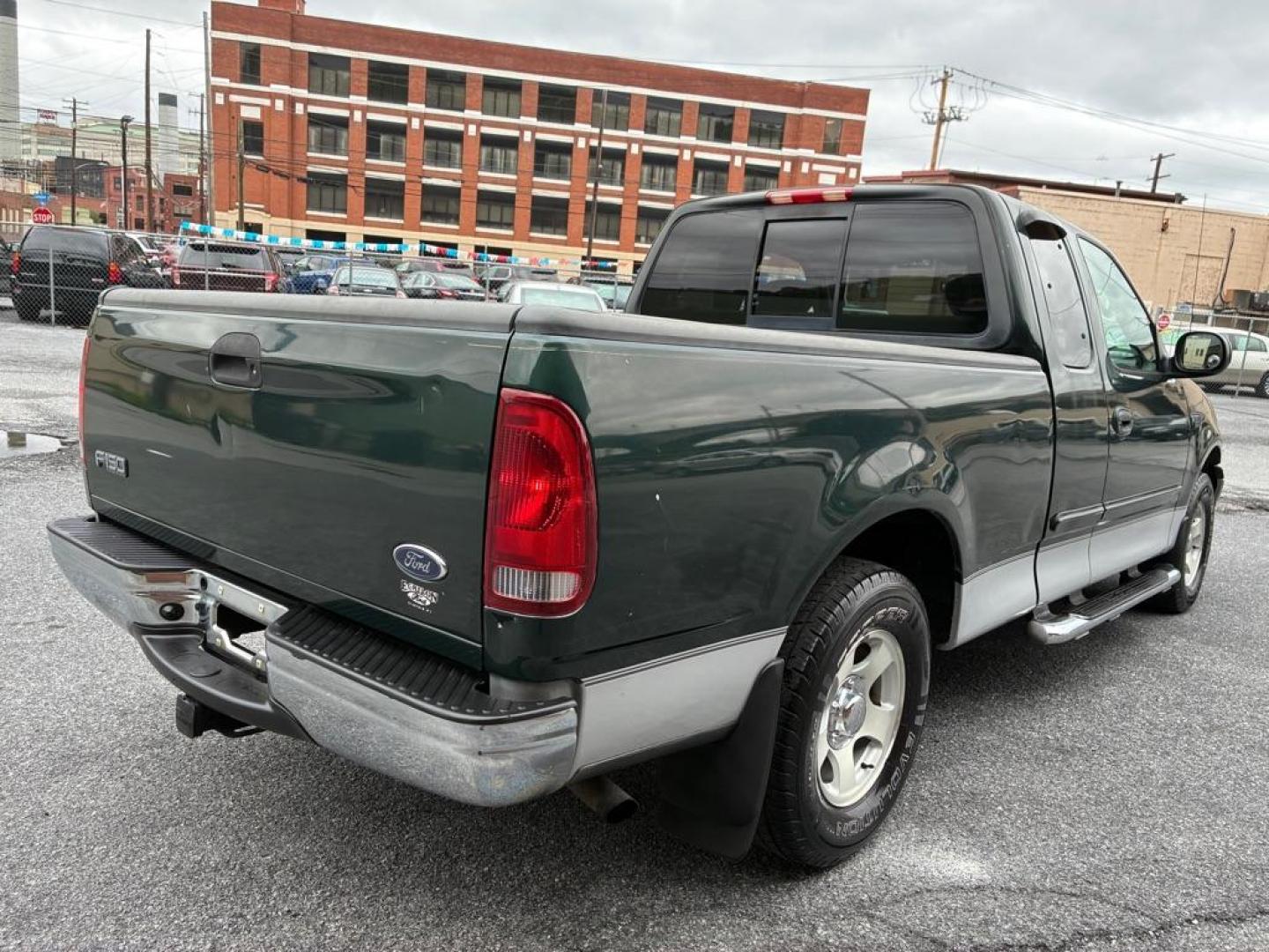 2003 GREEN FORD F150 (1FTRX17243N) with an 4.2L engine, Automatic transmission, located at 117 North Cameron Street, Harrisburg, PA, 17101, (717) 963-8962, 40.267021, -76.875351 - WE FINANCE!!! MOST vehicles are available for financing. Good Credit/ Challenged Credit/ No Credit - ALL Trade-Ins Welcomed!!! APPLY ONLINE or CALL us TODAY Please call us to discuss your cash and/or financing options. Thanks for checking our inventory! We're here to help.- Photo#4