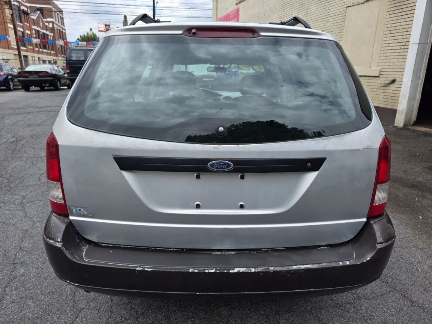 2003 SILVER FORD FOCUS SE (1FAFP36313W) with an 2.0L engine, Automatic transmission, located at 117 North Cameron Street, Harrisburg, PA, 17101, (717) 963-8962, 40.267021, -76.875351 - $1700 CASH DEAL, RUNS AND DRIVES, COLD A/C. TRADE IN SPECIAL. NOT INSPECTED AS-IS- Photo#4