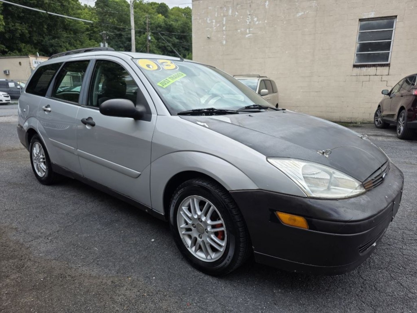 2003 SILVER FORD FOCUS SE (1FAFP36313W) with an 2.0L engine, Automatic transmission, located at 117 North Cameron Street, Harrisburg, PA, 17101, (717) 963-8962, 40.267021, -76.875351 - $1700 CASH DEAL, RUNS AND DRIVES, COLD A/C. TRADE IN SPECIAL. NOT INSPECTED AS-IS- Photo#6