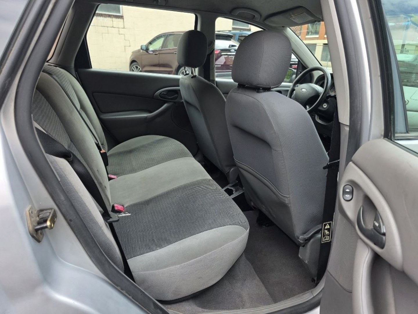 2003 SILVER FORD FOCUS SE (1FAFP36313W) with an 2.0L engine, Automatic transmission, located at 117 North Cameron Street, Harrisburg, PA, 17101, (717) 963-8962, 40.267021, -76.875351 - $1700 CASH DEAL, RUNS AND DRIVES, COLD A/C. TRADE IN SPECIAL. NOT INSPECTED AS-IS- Photo#9