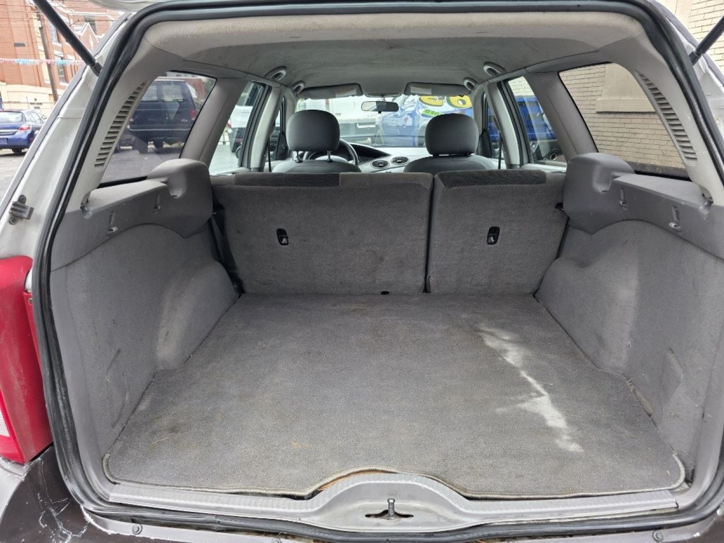 2003 SILVER FORD FOCUS SE (1FAFP36313W) with an 2.0L engine, Automatic transmission, located at 117 North Cameron Street, Harrisburg, PA, 17101, (717) 963-8962, 40.267021, -76.875351 - $1700 CASH DEAL, RUNS AND DRIVES, COLD A/C. TRADE IN SPECIAL. NOT INSPECTED AS-IS- Photo#11
