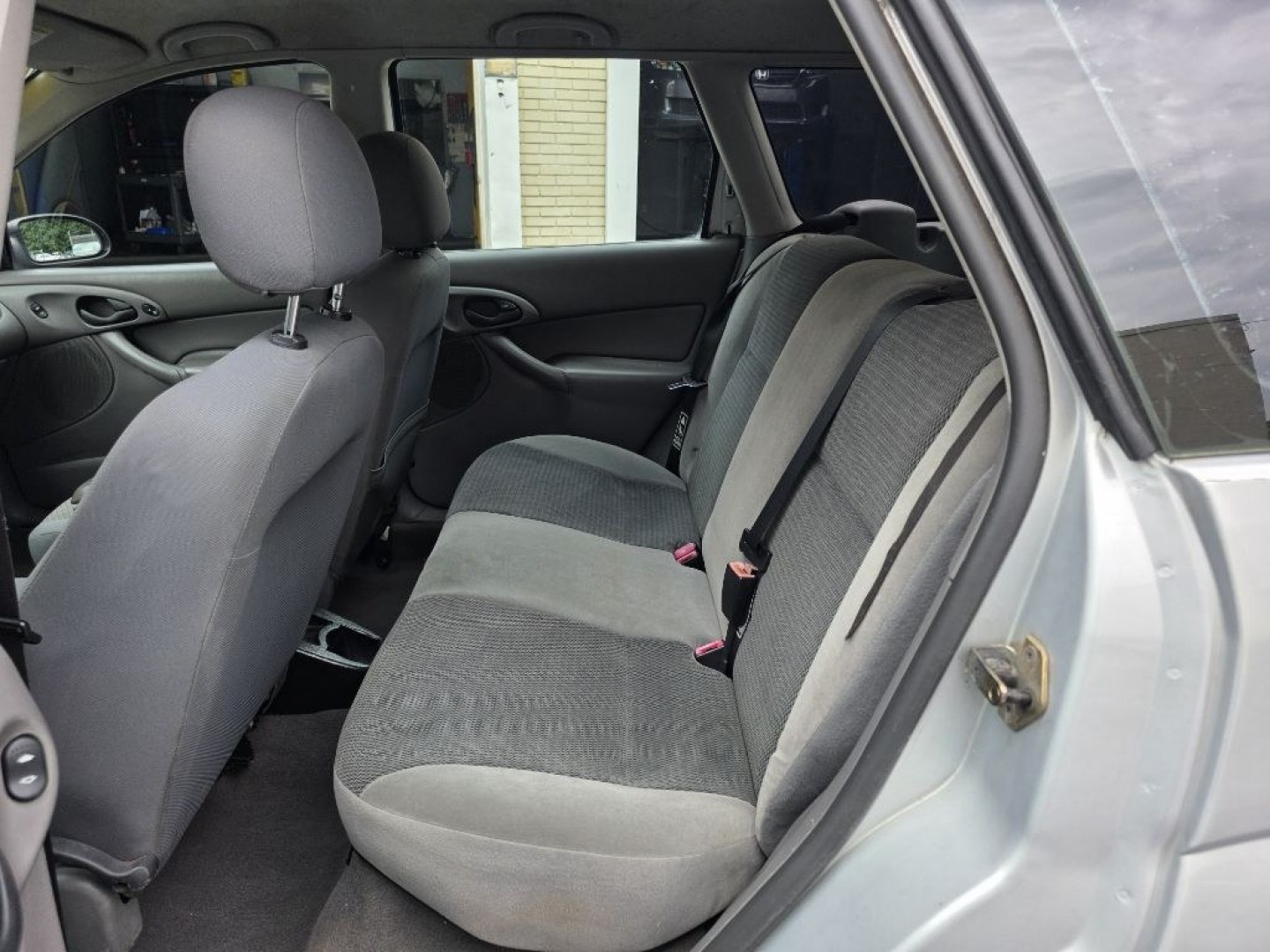 2003 SILVER FORD FOCUS SE (1FAFP36313W) with an 2.0L engine, Automatic transmission, located at 117 North Cameron Street, Harrisburg, PA, 17101, (717) 963-8962, 40.267021, -76.875351 - $1700 CASH DEAL, RUNS AND DRIVES, COLD A/C. TRADE IN SPECIAL. NOT INSPECTED AS-IS- Photo#12