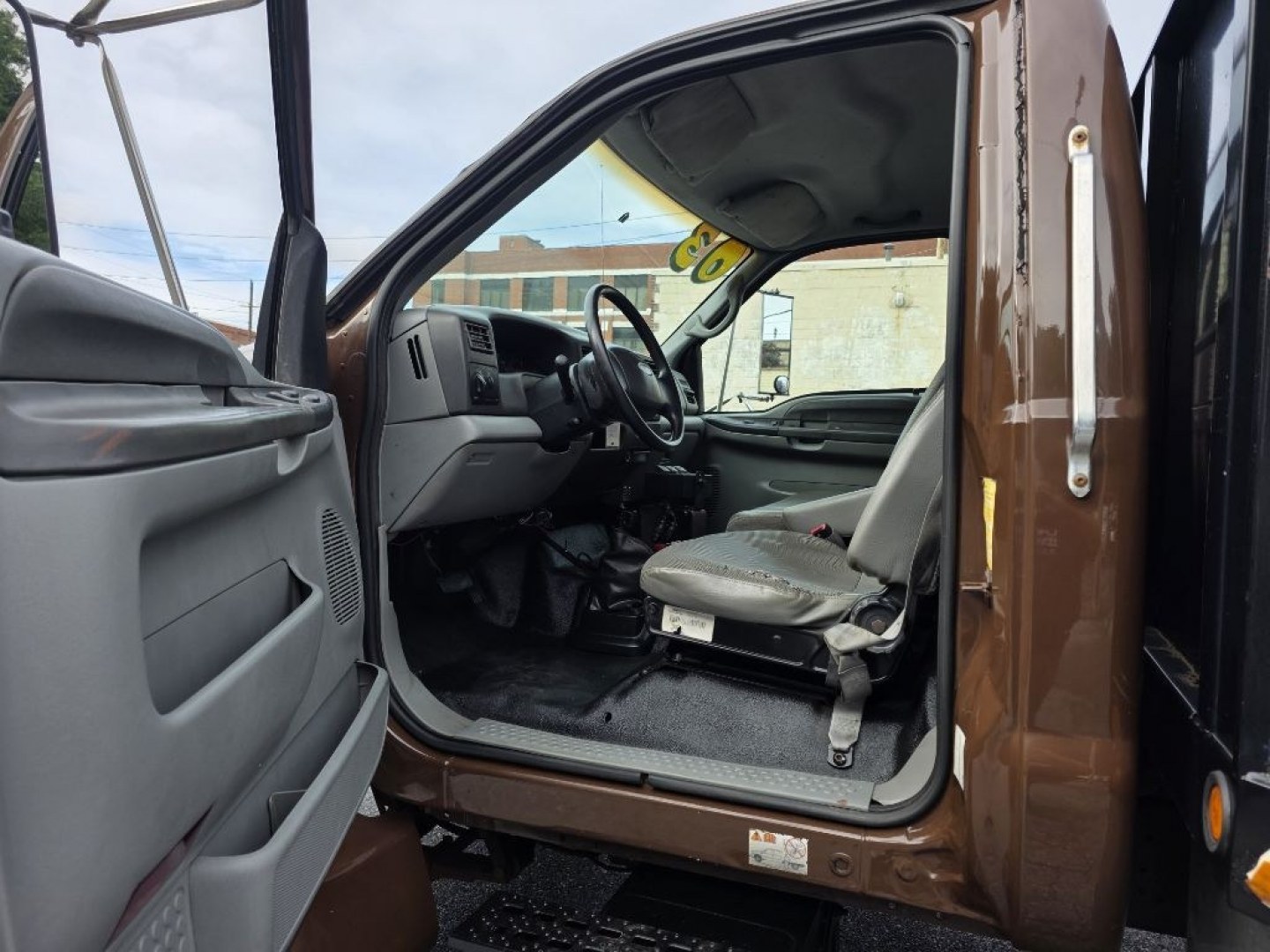 2003 BROWN FORD Super Duty F750 Super Duty F750 (3FDNF75233M) , Automatic transmission, located at 131 N Cameron st, Harrisburg, PA, 17101, (717) 561-2926, 40.267086, -76.875374 - CASH DEAL $8,995 Anti-Lock Brakes Auxiliary Pwr Outlet Cruise Control Cylinders (6) Intermittent Wipers Motor Fuel Type (Diesel) Power Brakes Power Steering Rear View Mirror Seat Trim (Leather) Tilt Steering Wheel Transmission (Automatic Transmission) Turbocharger Wheels F- Photo#11