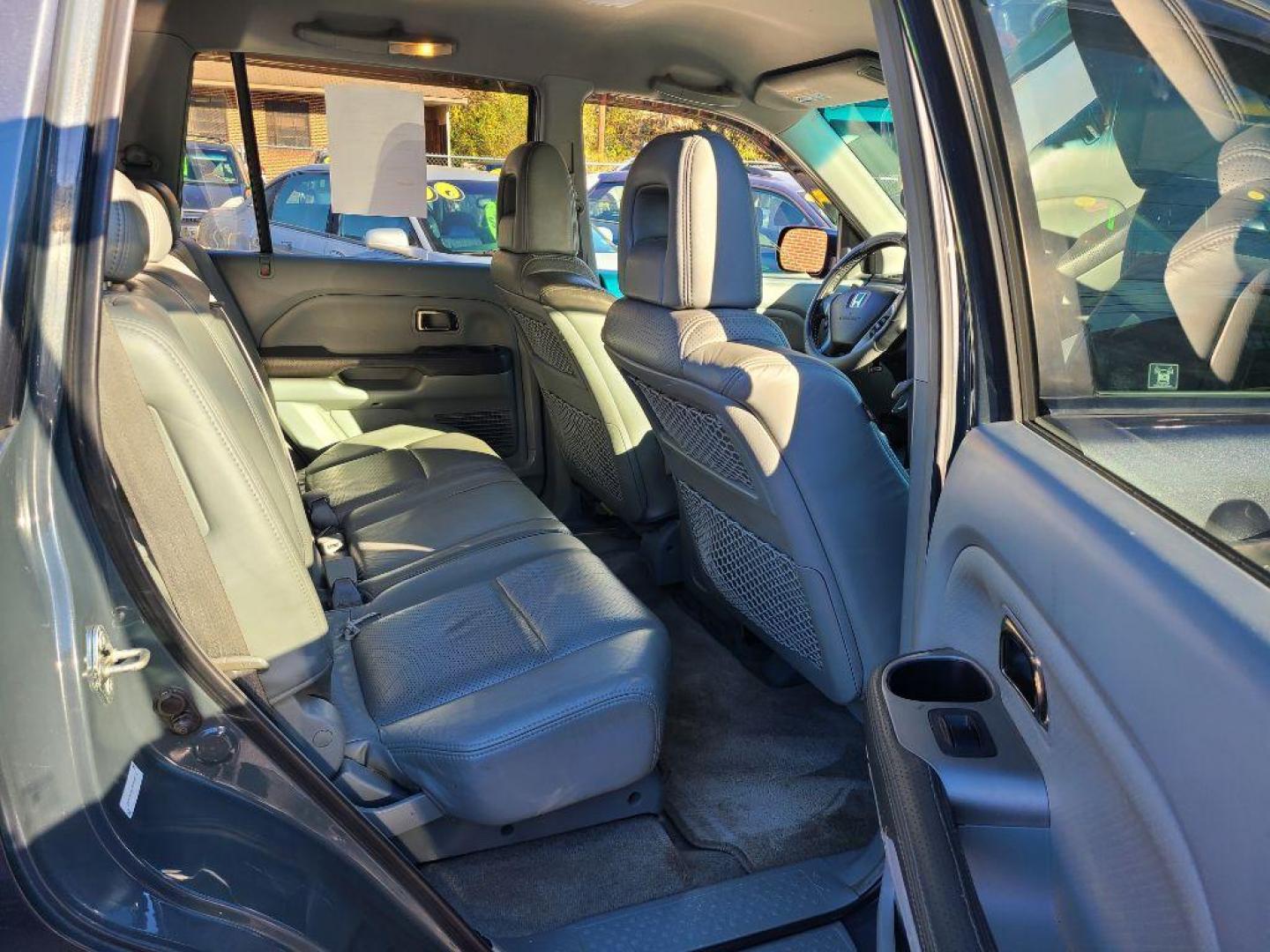 2003 SILVER HONDA PILOT EXL (2HKYF18673H) with an 3.5L engine, Automatic transmission, located at 117 North Cameron Street, Harrisburg, PA, 17101, (717) 963-8962, 40.267021, -76.875351 - WE FINANCE!!! Good Credit/ Bad Credit/ No Credit - ALL Trade-Ins Welcomed!!! ***Guaranteed Credit Approval*** APPLY ONLINE or CALL us TODAY ;) Internet Prices and Marketplace Prices are SPECIAL discounted ***CASH DEALS*** Retail Prices are higher. Please call us to discuss your cash and finan - Photo#13