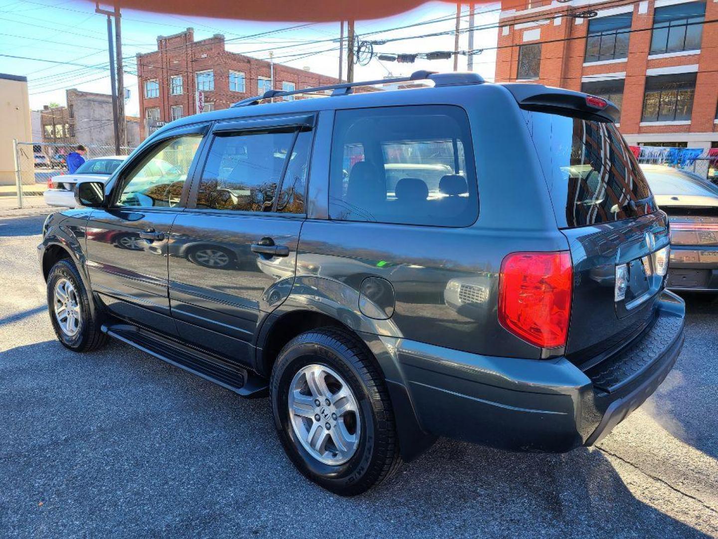 2003 SILVER HONDA PILOT EXL (2HKYF18673H) with an 3.5L engine, Automatic transmission, located at 117 North Cameron Street, Harrisburg, PA, 17101, (717) 963-8962, 40.267021, -76.875351 - WE FINANCE!!! Good Credit/ Bad Credit/ No Credit - ALL Trade-Ins Welcomed!!! ***Guaranteed Credit Approval*** APPLY ONLINE or CALL us TODAY ;) Internet Prices and Marketplace Prices are SPECIAL discounted ***CASH DEALS*** Retail Prices are higher. Please call us to discuss your cash and finan - Photo#2