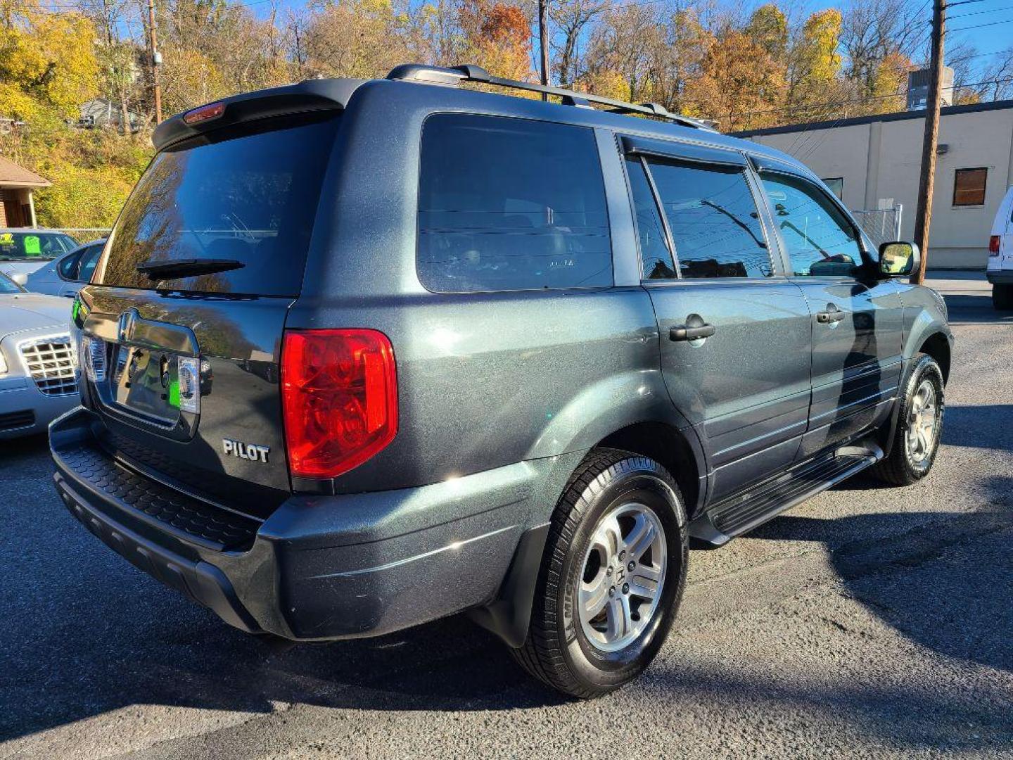 2003 SILVER HONDA PILOT EXL (2HKYF18673H) with an 3.5L engine, Automatic transmission, located at 117 North Cameron Street, Harrisburg, PA, 17101, (717) 963-8962, 40.267021, -76.875351 - WE FINANCE!!! Good Credit/ Bad Credit/ No Credit - ALL Trade-Ins Welcomed!!! ***Guaranteed Credit Approval*** APPLY ONLINE or CALL us TODAY ;) Internet Prices and Marketplace Prices are SPECIAL discounted ***CASH DEALS*** Retail Prices are higher. Please call us to discuss your cash and finan - Photo#5