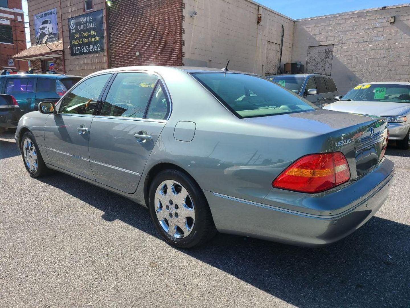 2003 GRAY LEXUS LS 430 (JTHBN30F230) with an 4.3L engine, Automatic transmission, located at 117 North Cameron Street, Harrisburg, PA, 17101, (717) 963-8962, 40.267021, -76.875351 - WE FINANCE!!! Good Credit/ Bad Credit/ No Credit - ALL Trade-Ins Welcomed!!! ***Guaranteed Credit Approval*** APPLY ONLINE or CALL us TODAY ;) Internet Prices and Marketplace Prices are SPECIAL discounted ***CASH DEALS*** Retail Prices are higher. Please call us to discuss your cash and finan - Photo#4