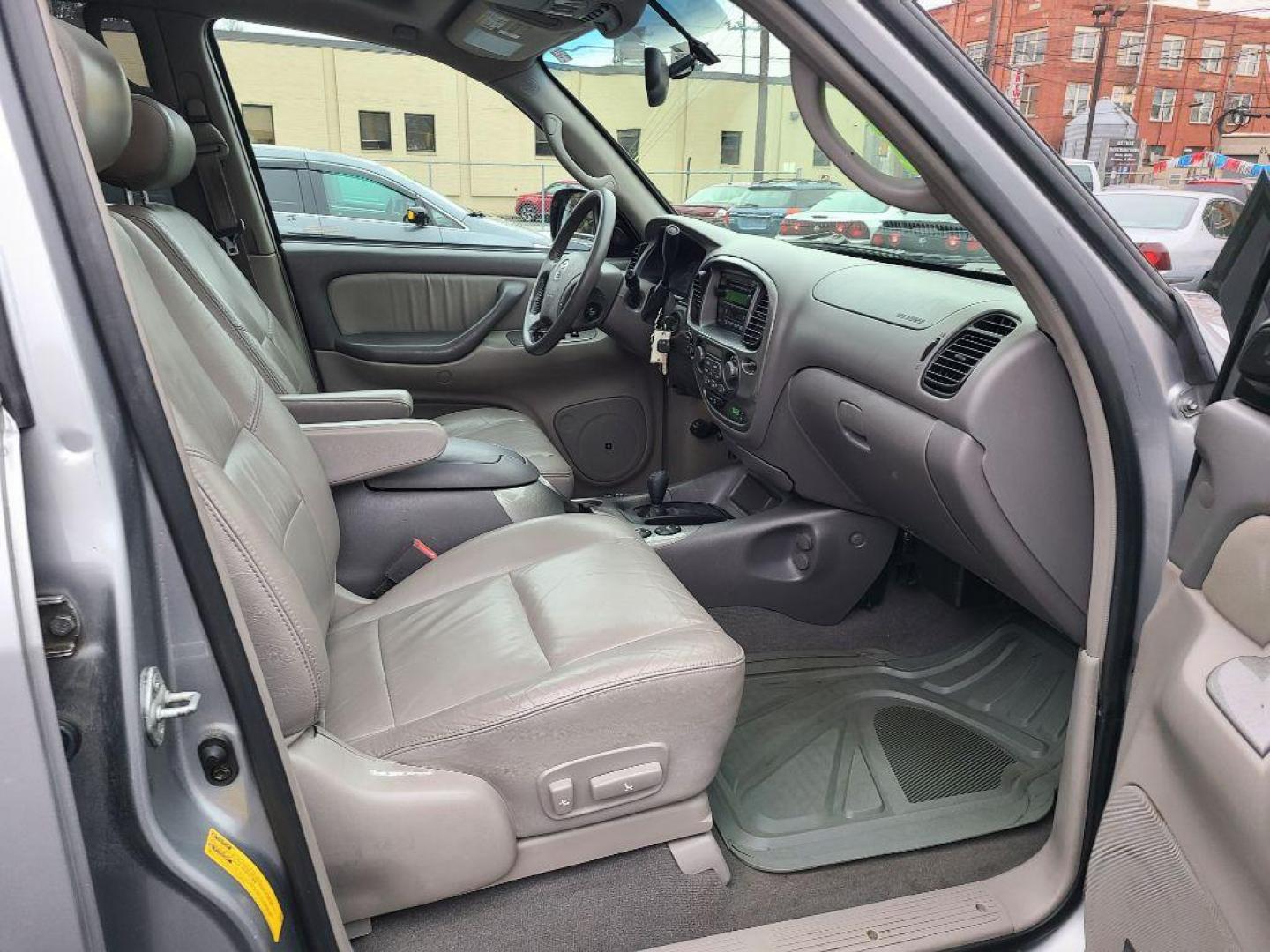 2003 SILVER TOYOTA SEQUOIA LIMITED (5TDBT48A03S) with an 4.7L engine, Automatic transmission, located at 117 North Cameron Street, Harrisburg, PA, 17101, (717) 963-8962, 40.267021, -76.875351 - WE FINANCE!!! Good Credit/ Bad Credit/ No Credit - ALL Trade-Ins Welcomed!!! ***Guaranteed Credit Approval*** APPLY ONLINE or CALL us TODAY ;) Internet Prices and Marketplace Prices are SPECIAL discounted ***CASH DEALS*** Retail Prices are higher. Please call us to discuss your cash and finan - Photo#9