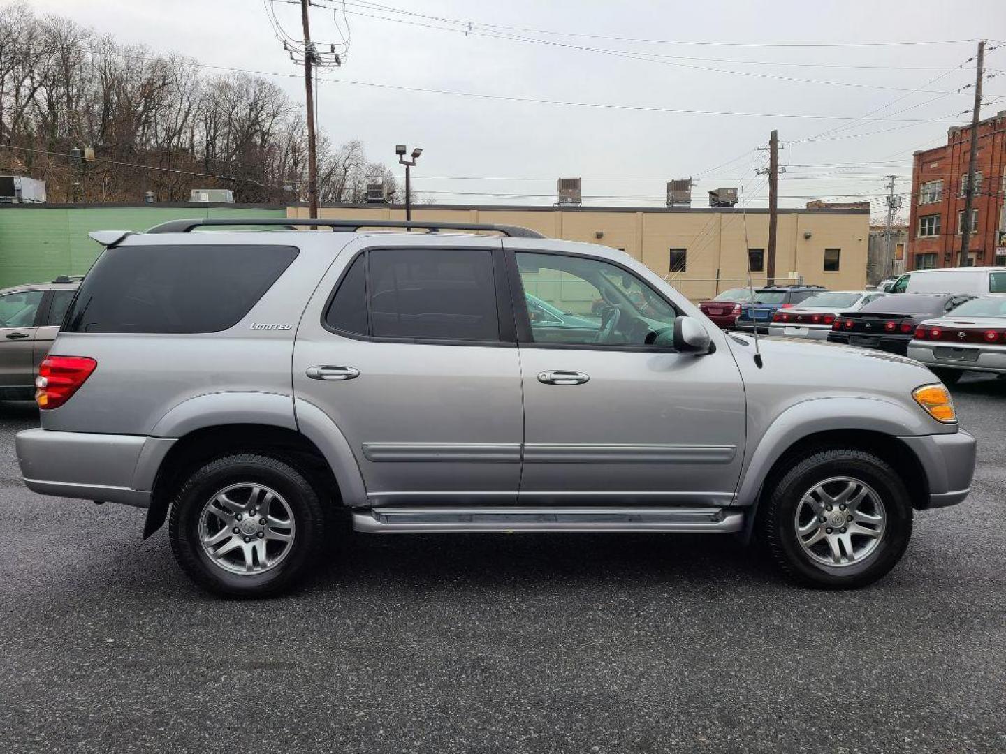 2003 SILVER TOYOTA SEQUOIA LIMITED (5TDBT48A03S) with an 4.7L engine, Automatic transmission, located at 117 North Cameron Street, Harrisburg, PA, 17101, (717) 963-8962, 40.267021, -76.875351 - WE FINANCE!!! Good Credit/ Bad Credit/ No Credit - ALL Trade-Ins Welcomed!!! ***Guaranteed Credit Approval*** APPLY ONLINE or CALL us TODAY ;) Internet Prices and Marketplace Prices are SPECIAL discounted ***CASH DEALS*** Retail Prices are higher. Please call us to discuss your cash and finan - Photo#5