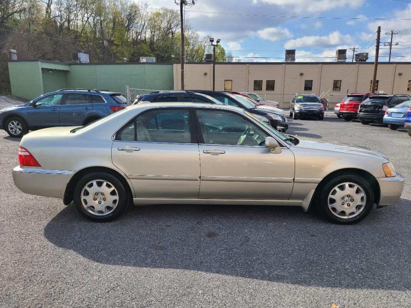 2004 GOLD ACURA 3.5RL SEDAN W/NAV (JH4KA96694C) with an 3.5L engine, Automatic transmission, located at 117 North Cameron Street, Harrisburg, PA, 17101, (717) 963-8962, 40.267021, -76.875351 - Photo#3