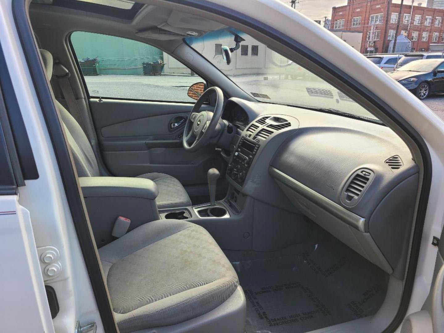2004 WHITE CHEVROLET MALIBU MAXX LS (1G1ZT64864F) with an 3.5L engine, Automatic transmission, located at 117 North Cameron Street, Harrisburg, PA, 17101, (717) 963-8962, 40.267021, -76.875351 - WE FINANCE!!! Good Credit/ Bad Credit/ No Credit - ALL Trade-Ins Welcomed!!! ***Guaranteed Credit Approval*** APPLY ONLINE or CALL us TODAY ;) Internet Prices and Marketplace Prices are SPECIAL discounted ***CASH DEALS*** Retail Prices are higher. Please call us to discuss your cash and finan - Photo#9