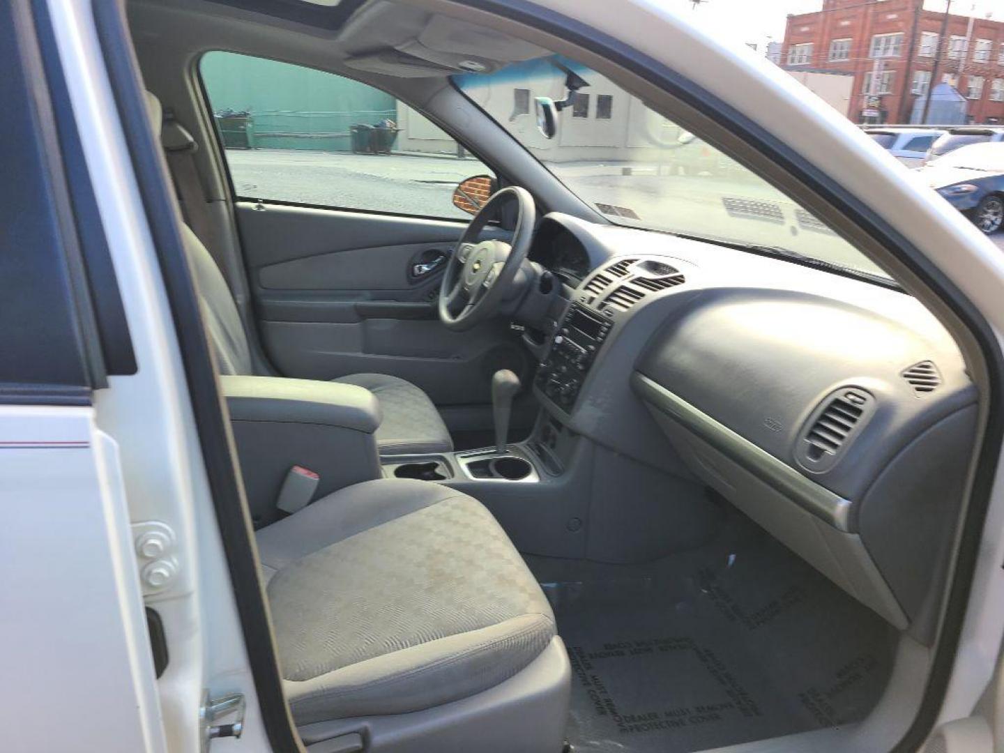 2004 WHITE CHEVROLET MALIBU MAXX LS (1G1ZT64864F) with an 3.5L engine, Automatic transmission, located at 117 North Cameron Street, Harrisburg, PA, 17101, (717) 963-8962, 40.267021, -76.875351 - WE FINANCE!!! Good Credit/ Bad Credit/ No Credit - ALL Trade-Ins Welcomed!!! ***Guaranteed Credit Approval*** APPLY ONLINE or CALL us TODAY ;) Internet Prices and Marketplace Prices are SPECIAL discounted ***CASH DEALS*** Retail Prices are higher. Please call us to discuss your cash and finan - Photo#10
